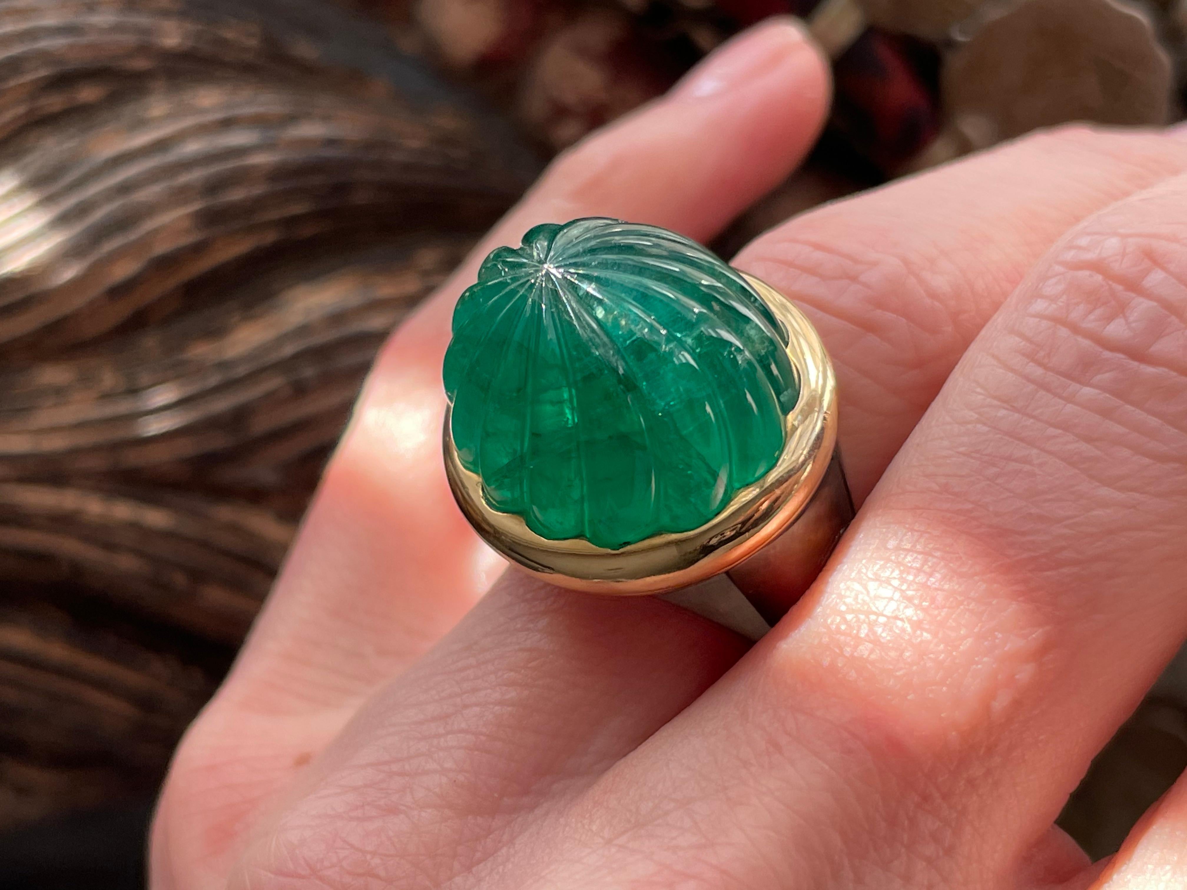 Women's or Men's Vintage Jean-Pierre Brun Fluted Emerald and Mother of Pearl Ring