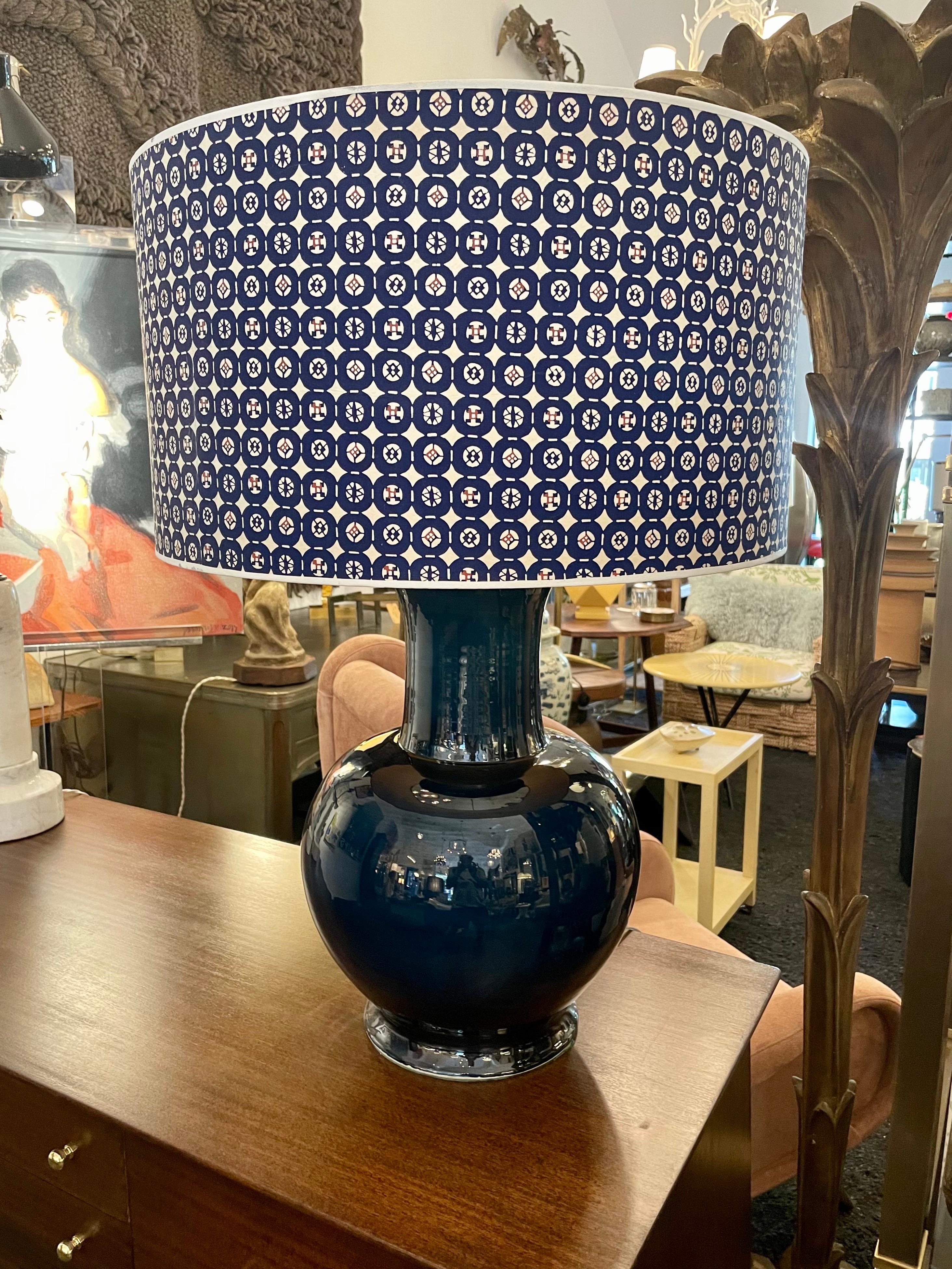Français Lampe vintage Jean Roger en céramique émaillée bleue en vente