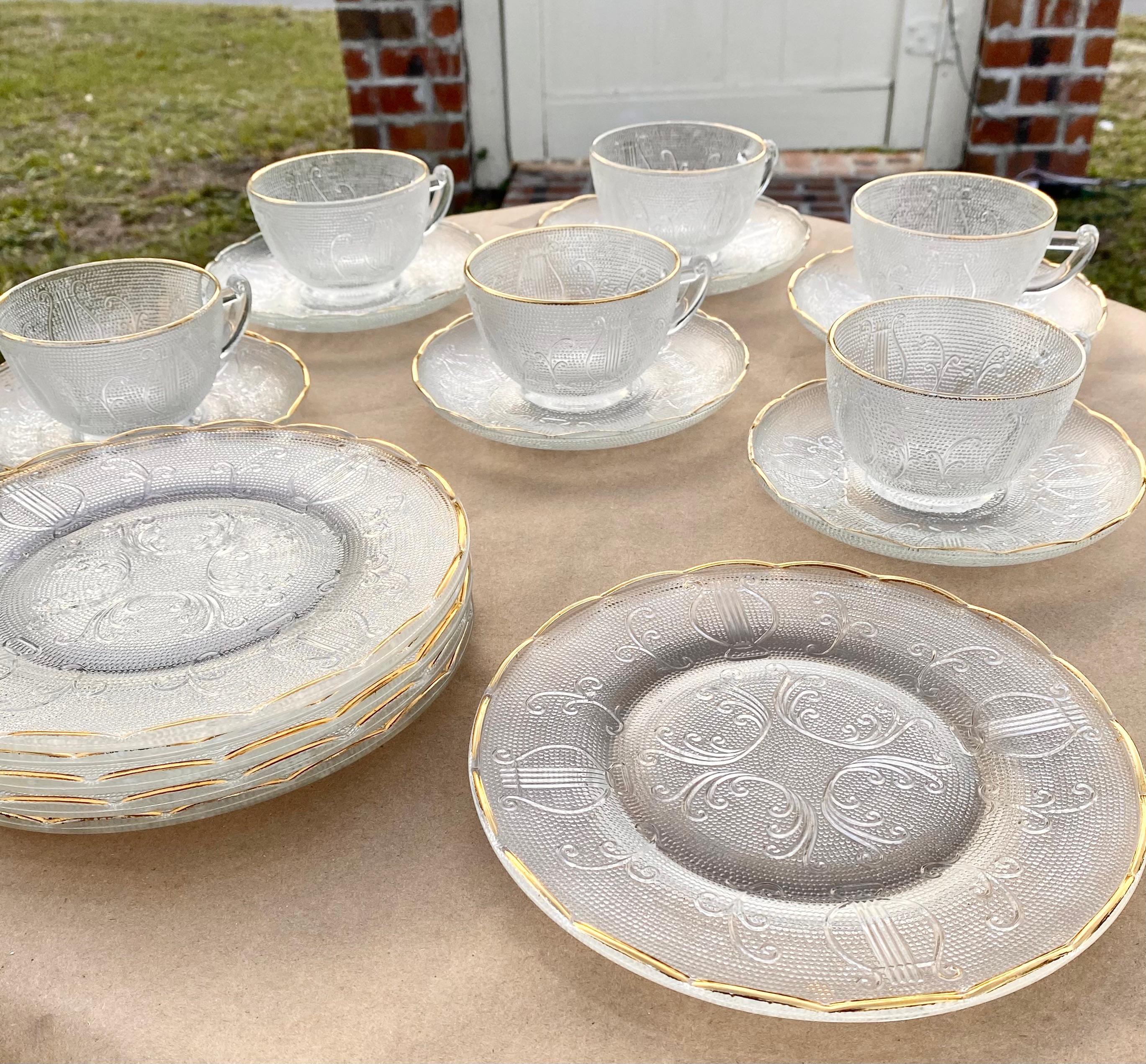 Mid-20th Century Vintage Jeannette Glass Harp Pattern Gold Trim Clear  For Sale
