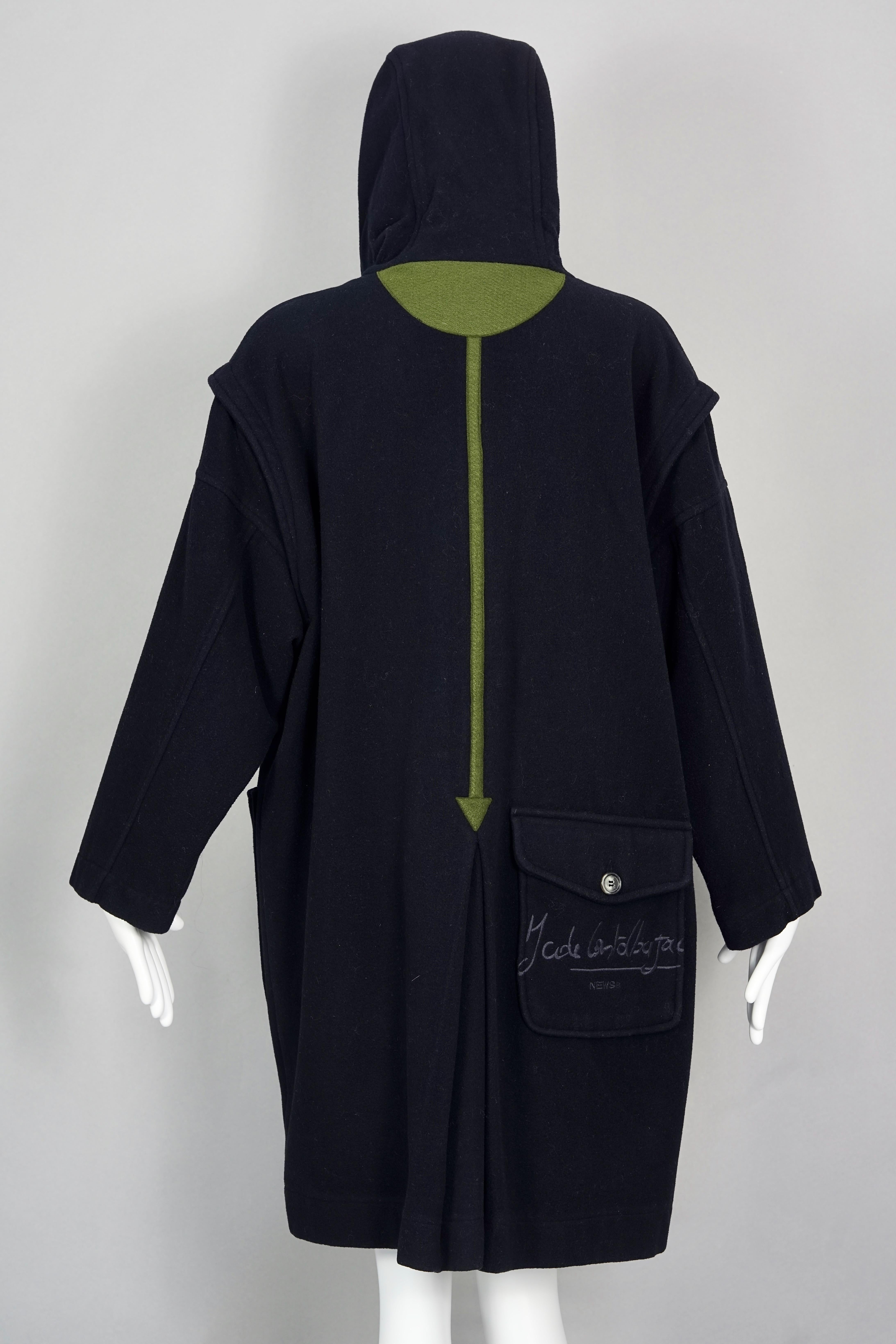 Vintage JEANS CHARLES de CASTELBAJAC Arrows Large Pockets Hooded Duffle Coat In Excellent Condition For Sale In Kingersheim, Alsace