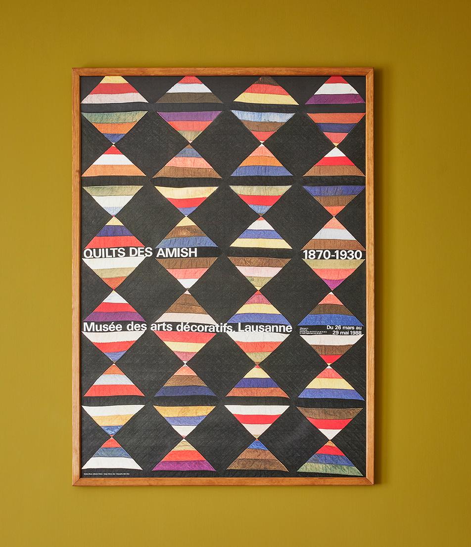 Werner Jeker
Switzerland, 1988

“Quilts des Amish 1870 – 1930”, Musée des arts décoratifs, Lausanne. Vintage black and multicolour exhibition poster in new wooden frame.

Measures: H 132 x W 95 x D 3 cm.
 