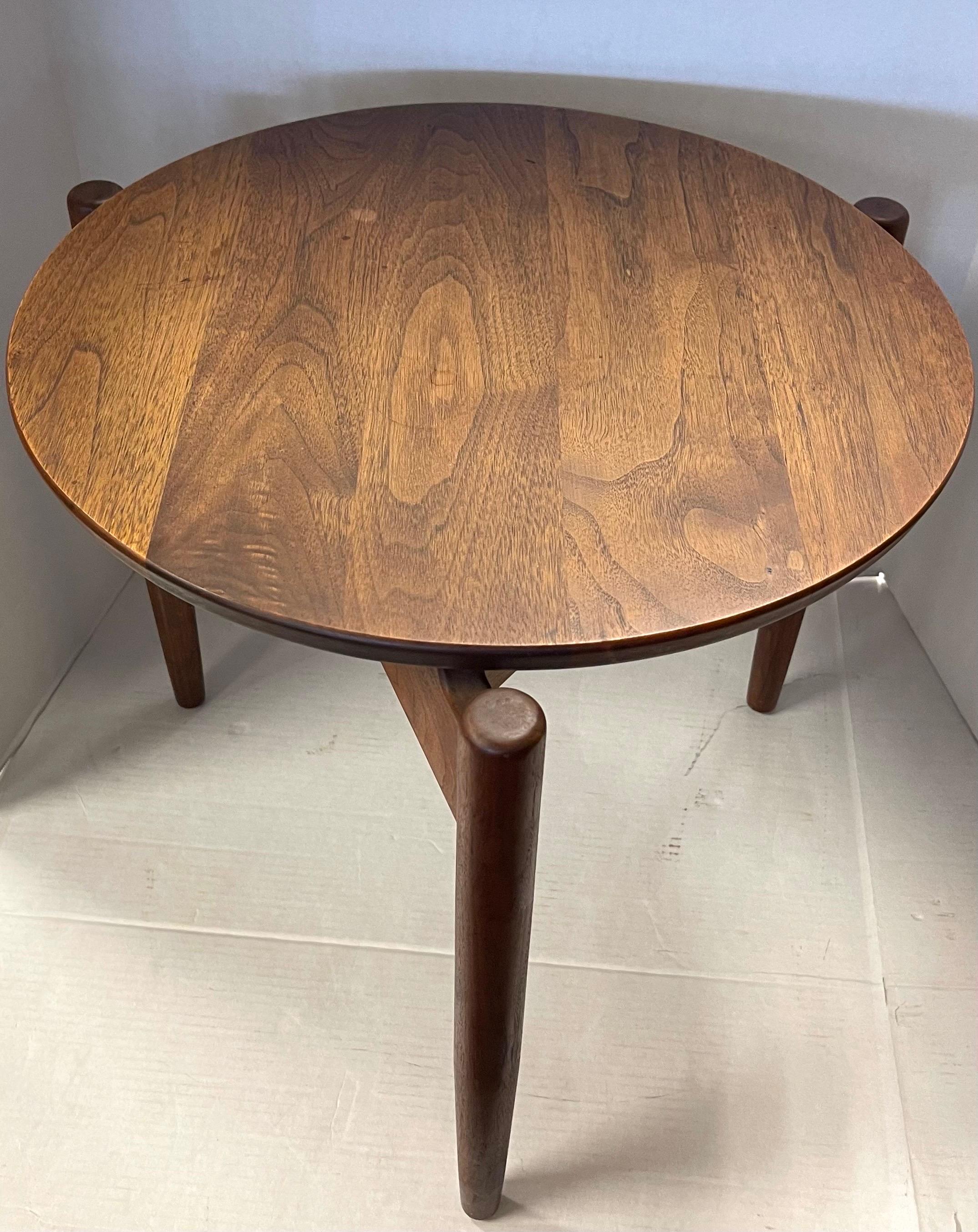 Vintage Jens Risom Design Teak Occasional Round Table In Good Condition In West Hartford, CT