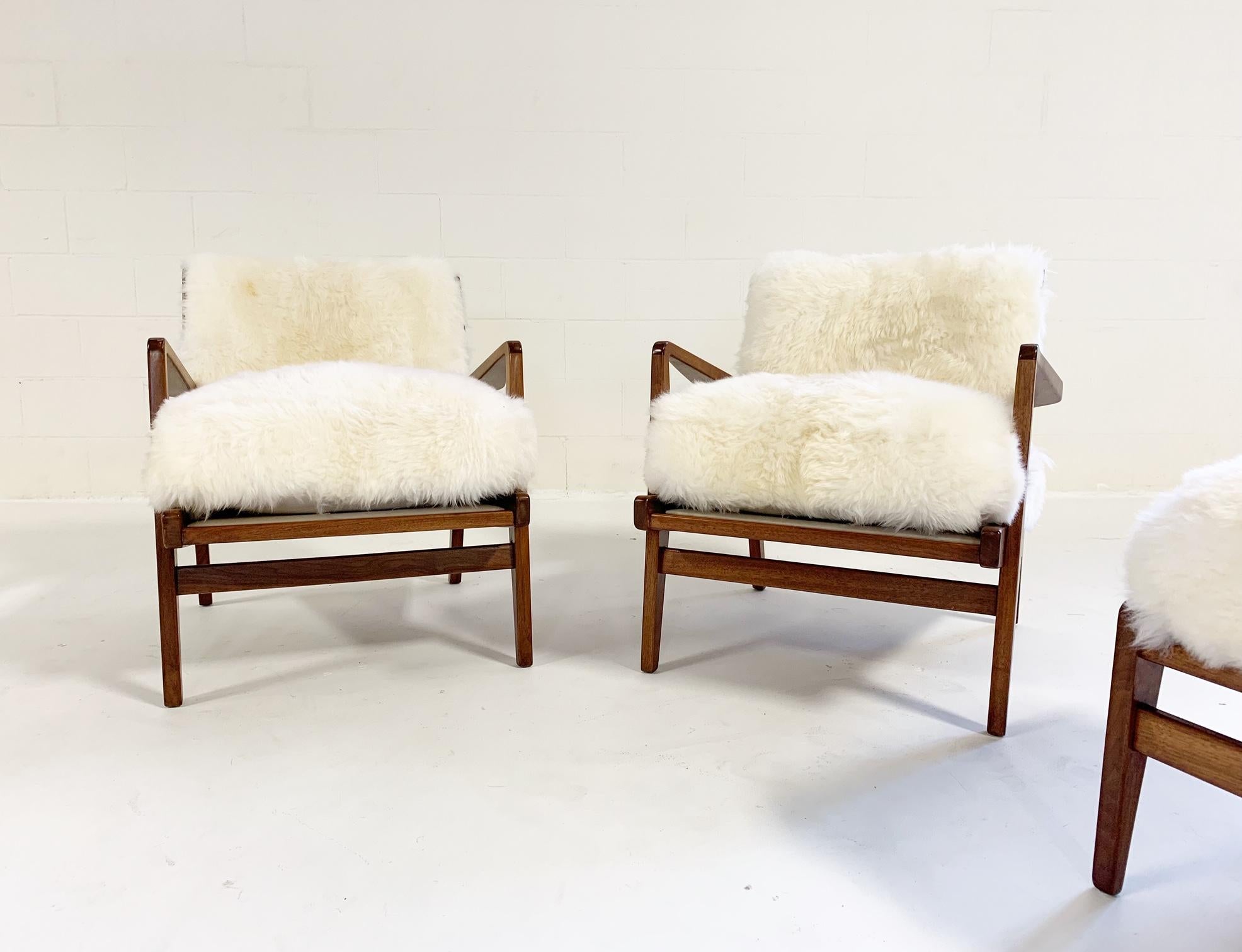 Vintage Jens Risom Lounge Chairs and Ottoman Restored in Brazilian Sheepskin In Excellent Condition In SAINT LOUIS, MO
