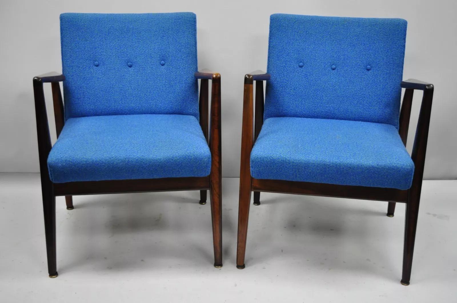 Vintage Jens Risom Rosewood Mid Century Modern Blue Fabric Lounge Chairs - Pair. Item features solid rosewood frames, beautiful wood grain, clean Modernist lines, sleek sculptural form. Circa Mid 20th Century. Measurements: 31