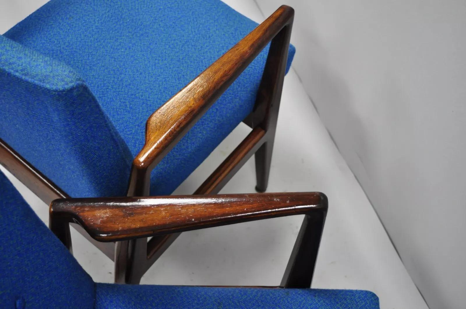 20th Century Vintage Jens Risom Rosewood Mid Century Modern Blue Fabric Lounge Chairs - Pair For Sale
