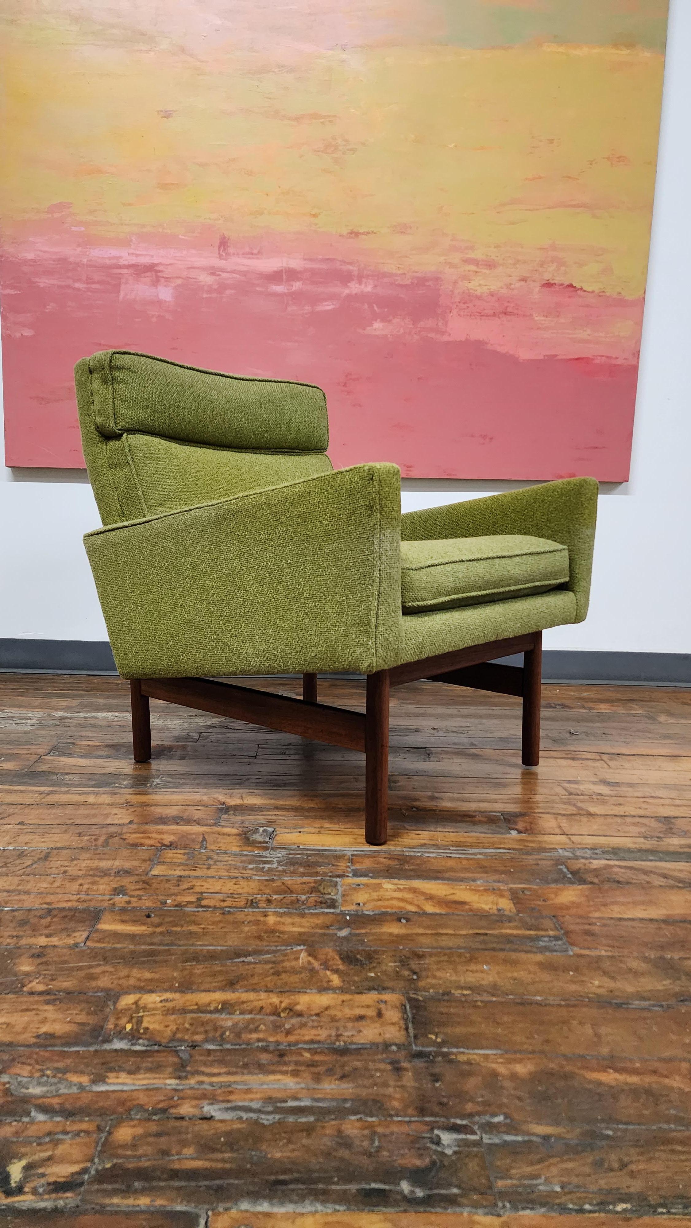 beautiful Vintage lounge chair with walnut frame and base. this wonderful green fabric is the original upholstery and is in great shape. I've been unable to identify the designer, it gives vibes from jens risom, Edward wormley and Harvey probber at