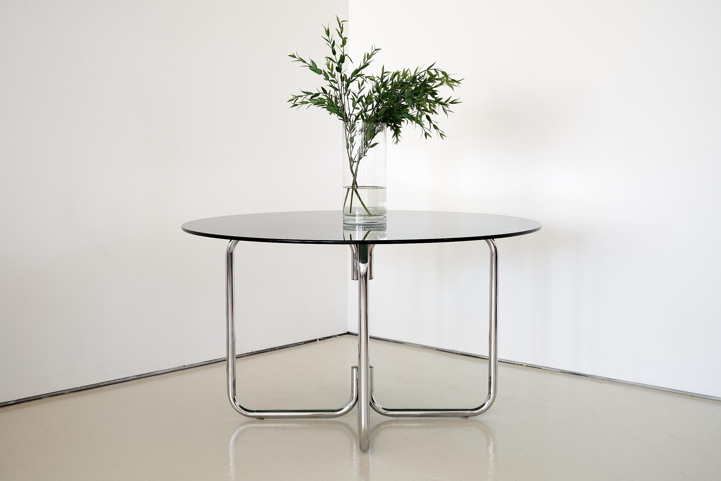 1970’s era smoked glass top and chrome dining table, Designed by Jerry Johnson
Chrome tubular metal base with a flawless smoked glass table top
No dents, cracks, or rust.
Glass top lifts off of base for moving.

Sourced in Colorado
Condition -
