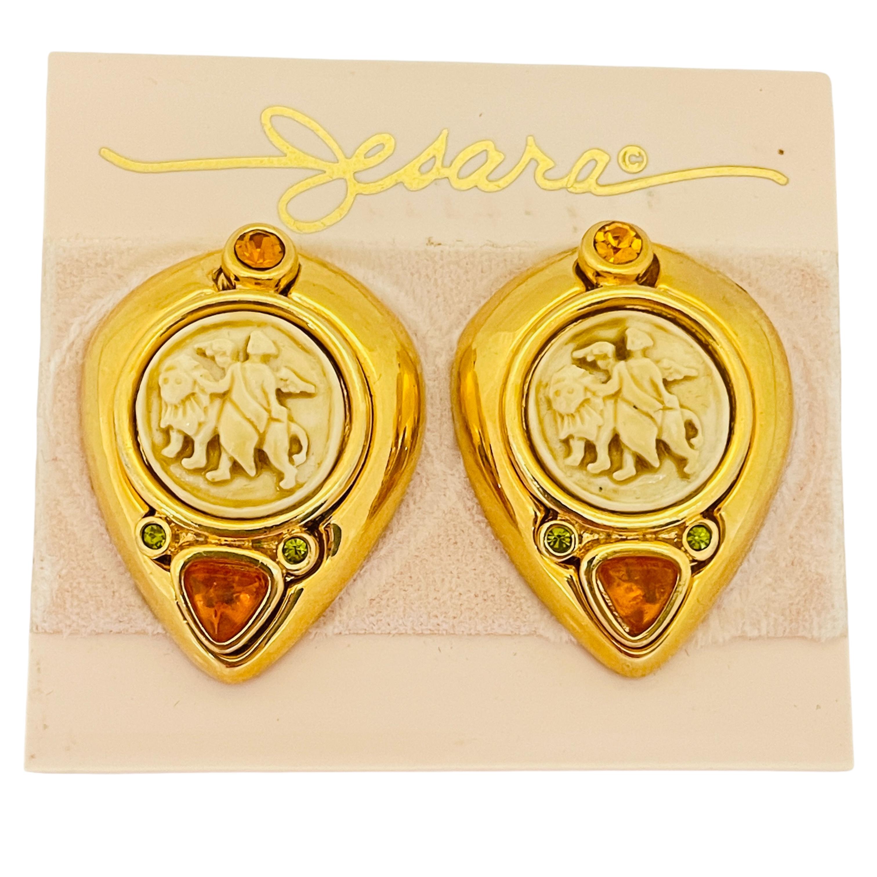 Vintage JESARA gold glass lion designer runway clip on earrings In New Condition For Sale In Palos Hills, IL