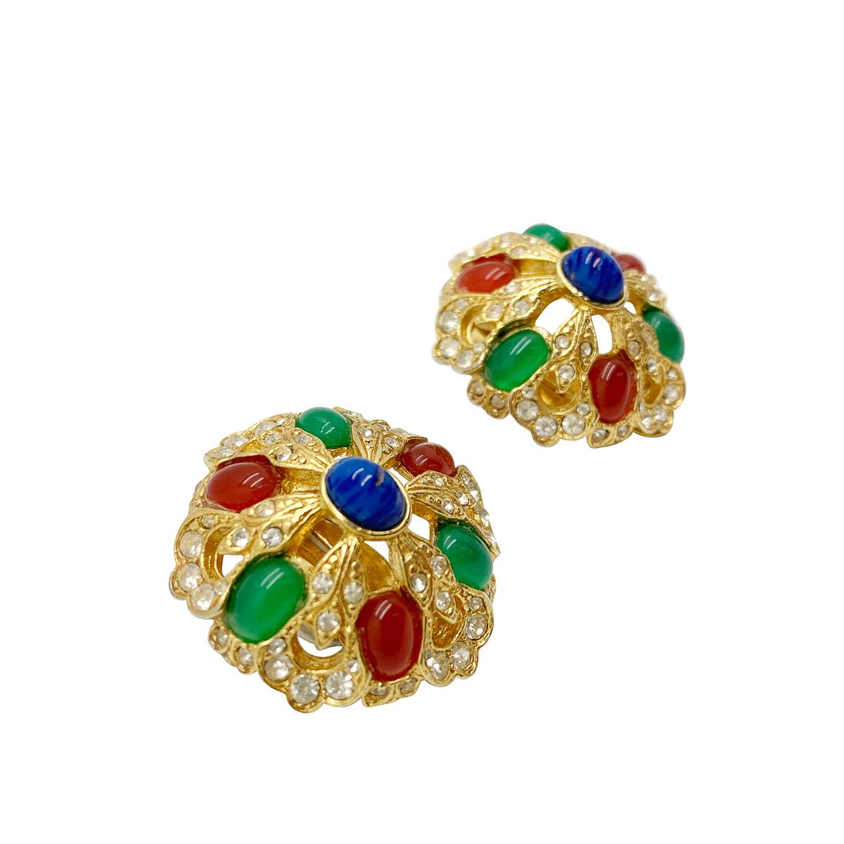 Eternally opulent, a pair of Vintage Jewelled Cabochon Earrings. The cabochon stones adding an air of fine jewels and deeply luxurious. Make these stunners your perfect finishing touch.

Vintage Condition: Very good without damage or noteworthy