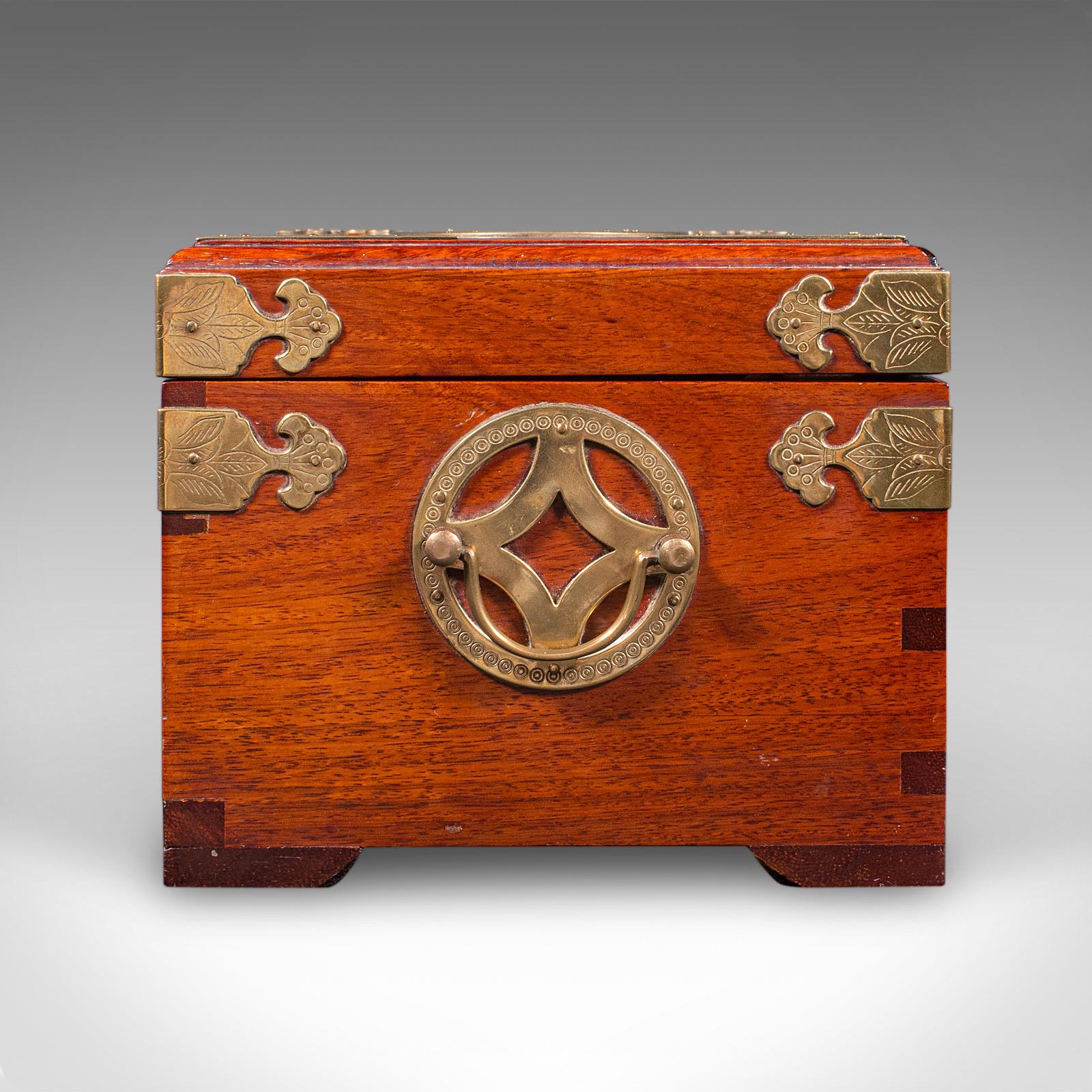 Vintage Jewellery Box, Oriental, Dressing Table Keepsake Case, Circa 1970 In Good Condition For Sale In Hele, Devon, GB