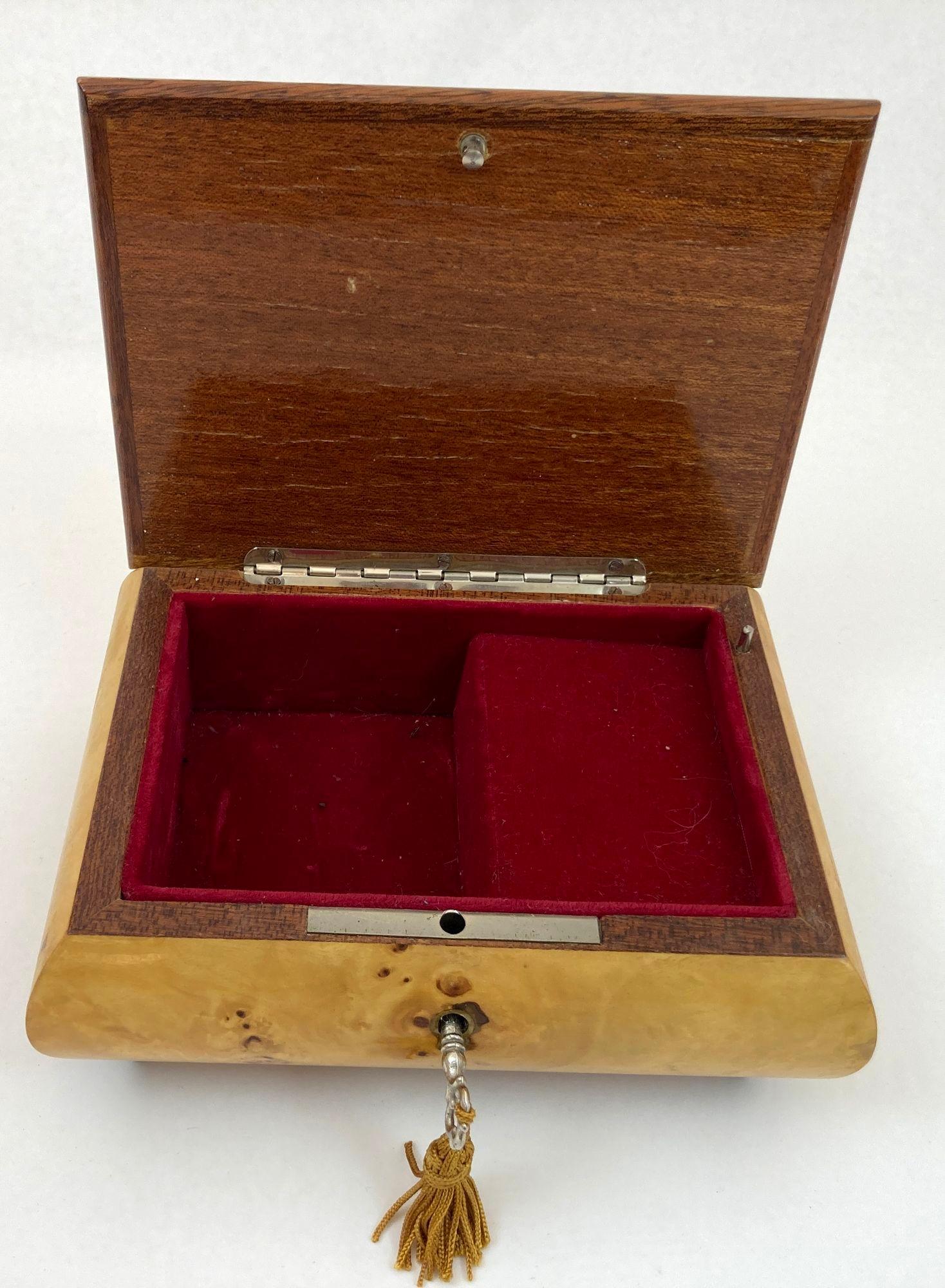 Baroque Vintage Jewelry Music Box Hand-Made in Italy For Sale