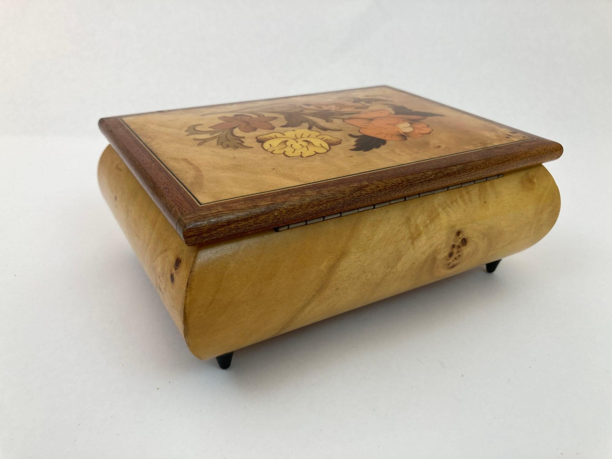 Hand-Crafted Vintage Jewelry Music Box Hand-Made in Italy For Sale