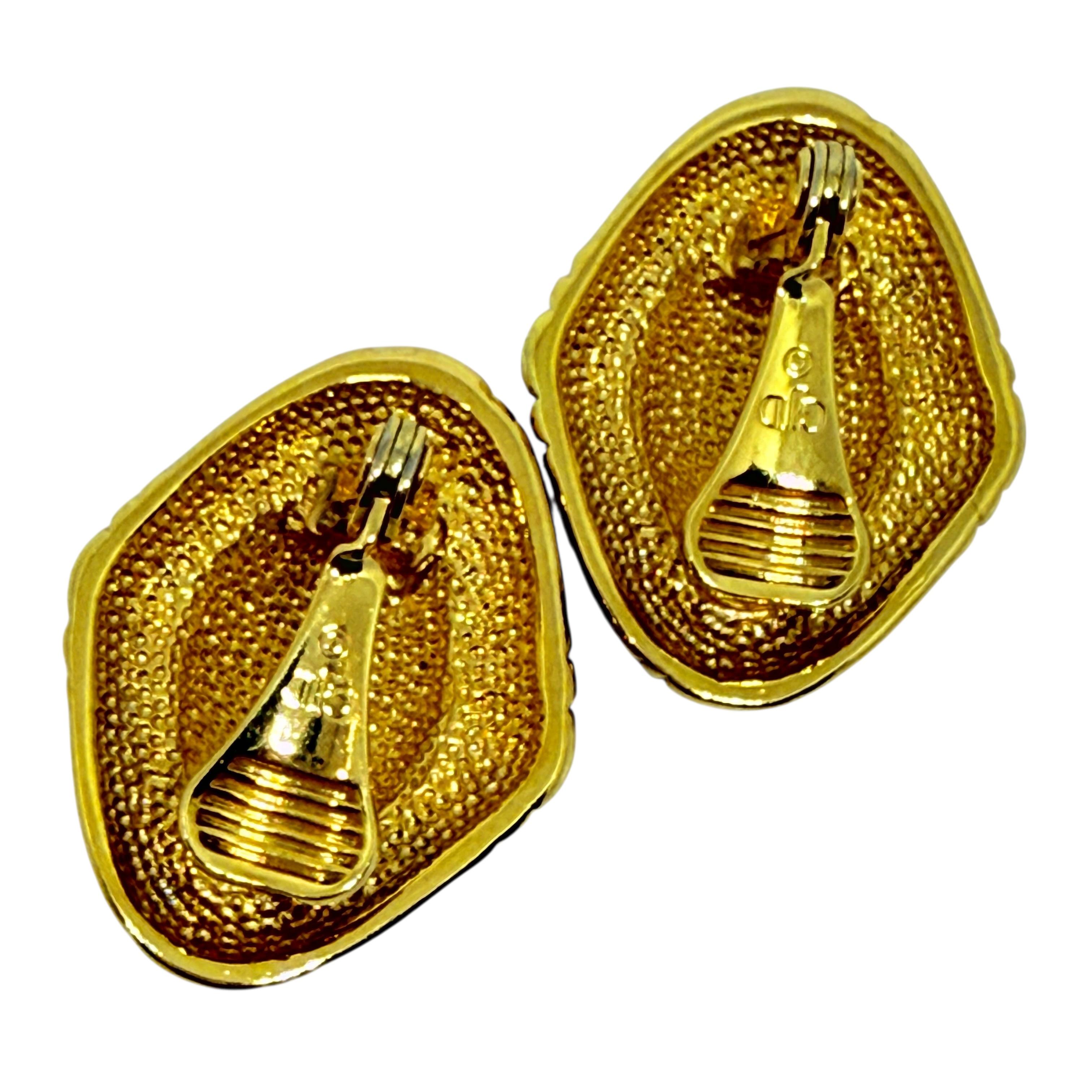 Orecchini a clip d'epoca firmati JGD Ginnie Johansen con smalto dorato In condizioni buone in vendita a Palos Hills, IL