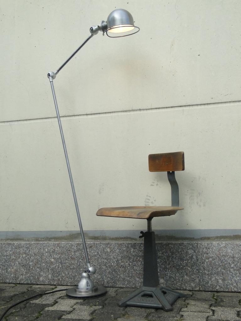 JIELDE floor lamp Reading lamp 

Brushed lamp

Designed by Jean-Louis Domecq in the early 1950s


Original Jielde lamp, professionally restored in our workshop

The inside of the shade is coated with heat-resistant paint

Measures: