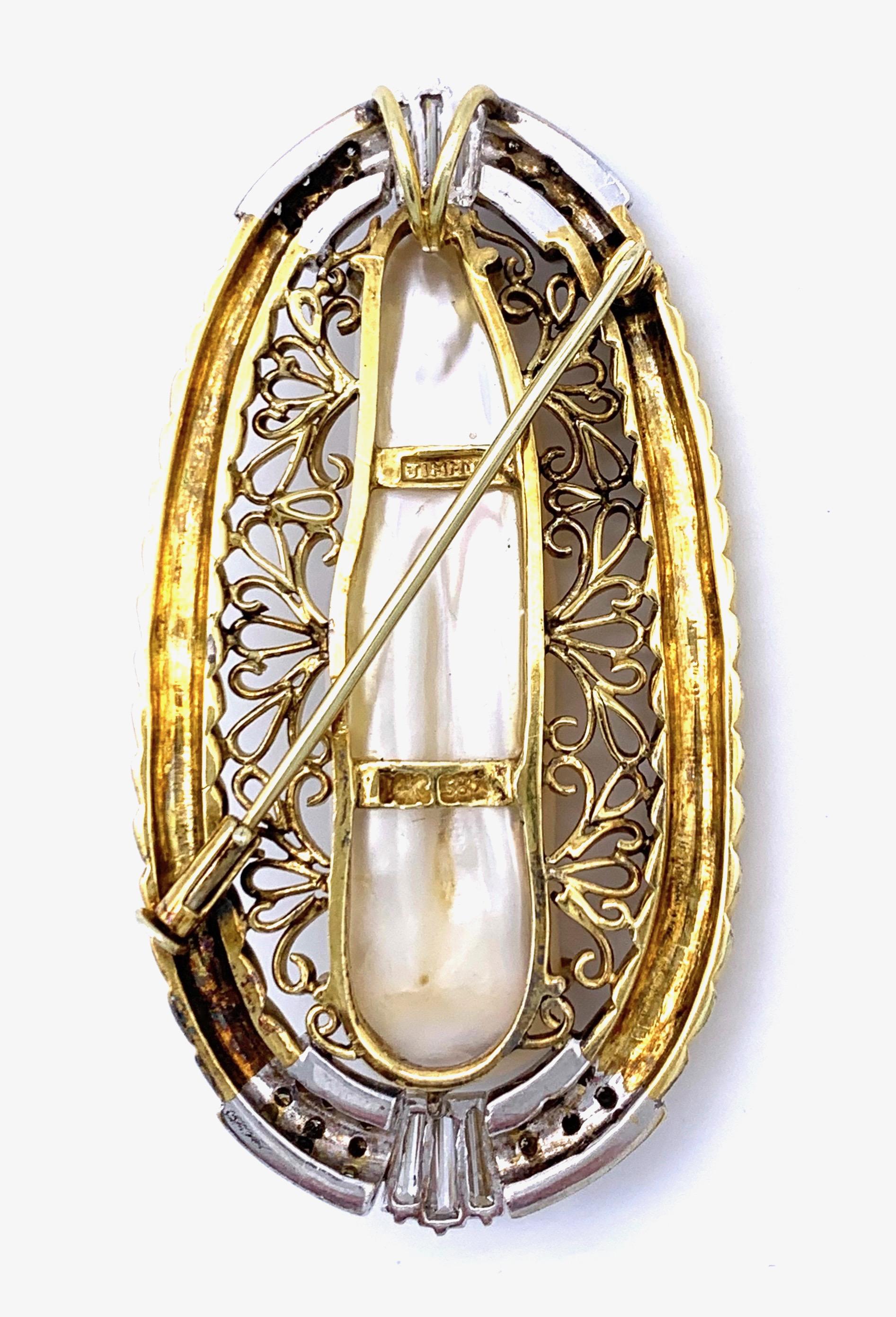 This junky statement pendant can also be worn as a brooch. The wonderful keshi pearl is claw set and surrounded by gold wire ornaments within a golden frame designed as a rope. The top and the bottom of the pendant are highlighted by white gold set