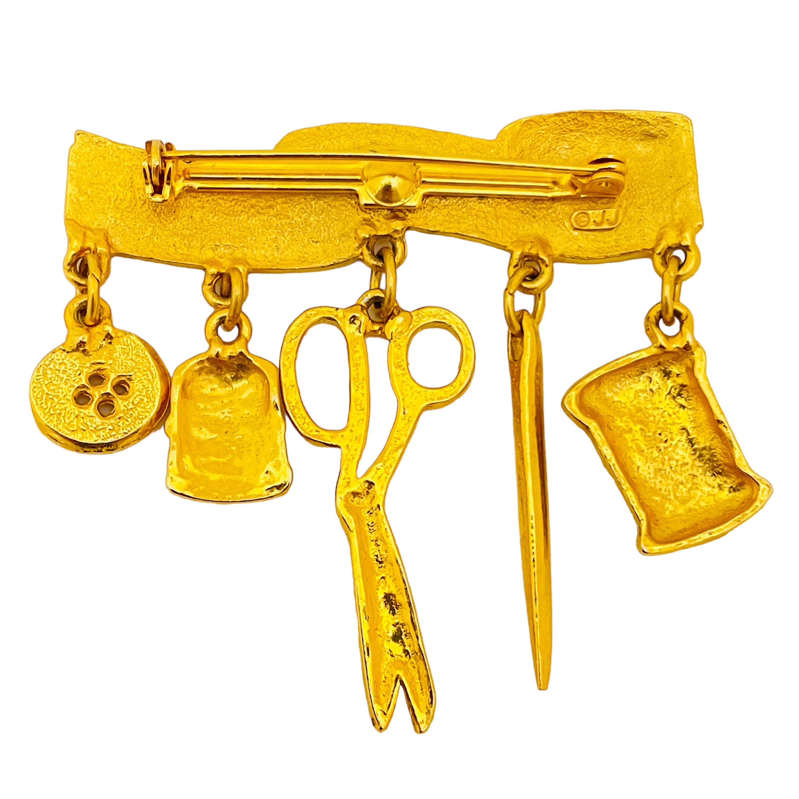 Vintage JJ seamstress gold designer runway brooch  In Excellent Condition For Sale In Palos Hills, IL