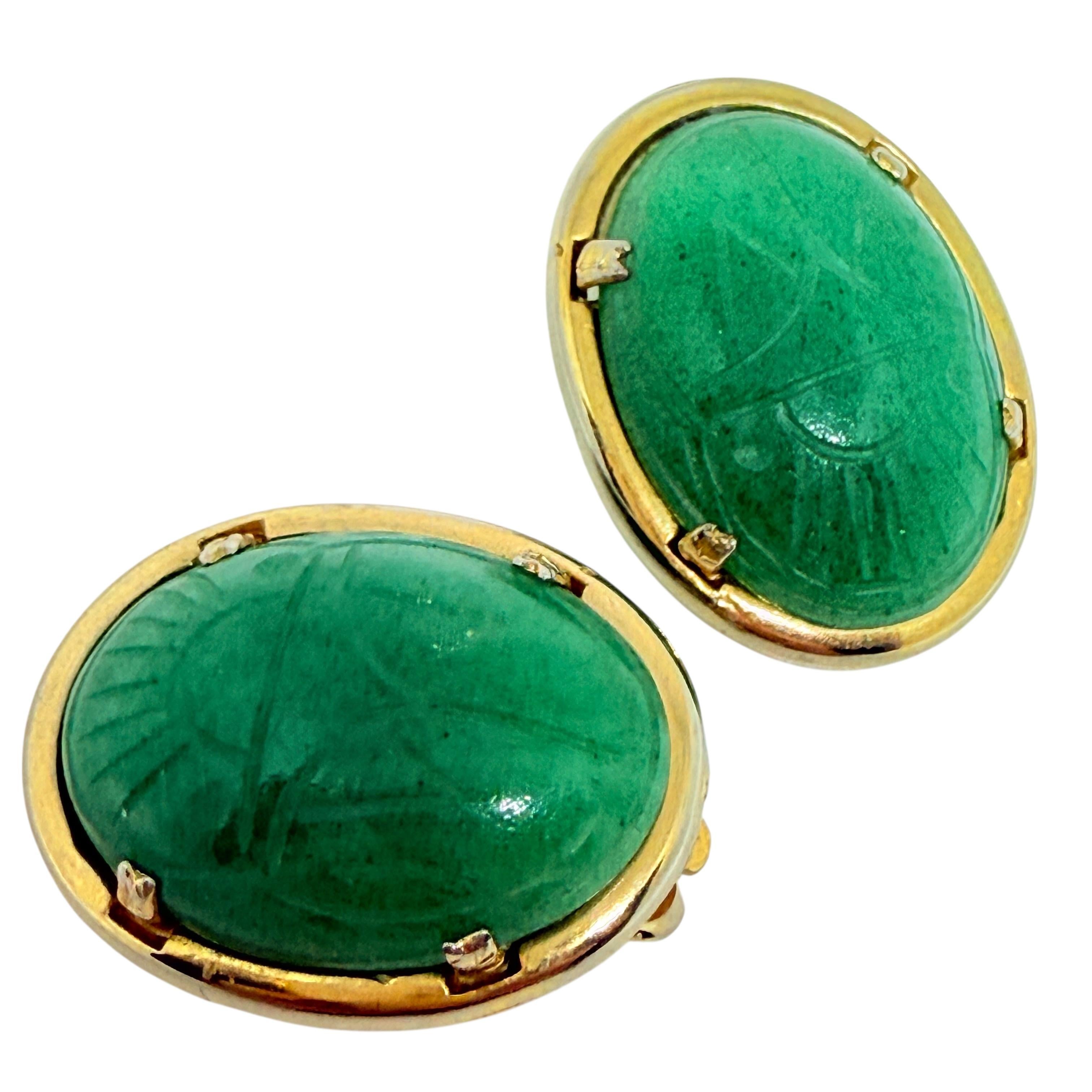 Orecchini a clip d'epoca JJJ Co 1 /20 in oro 12k con scarabeo scolpito in giada verde in vendita 1