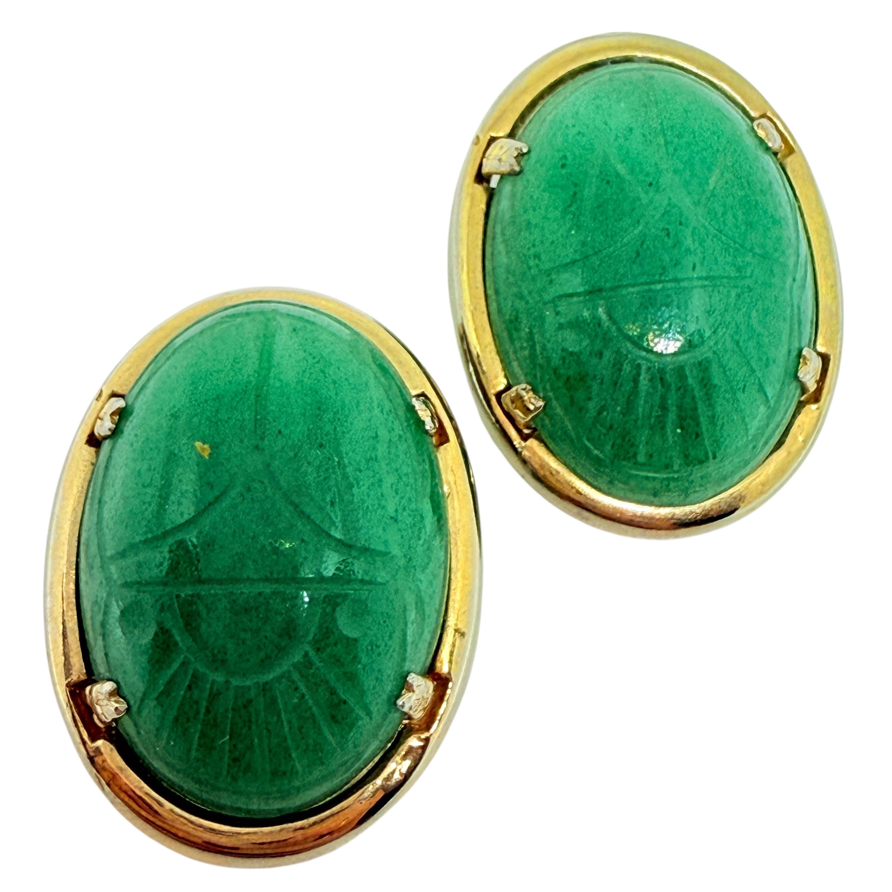 Orecchini a clip d'epoca JJJ Co 1 /20 in oro 12k con scarabeo scolpito in giada verde in vendita 2