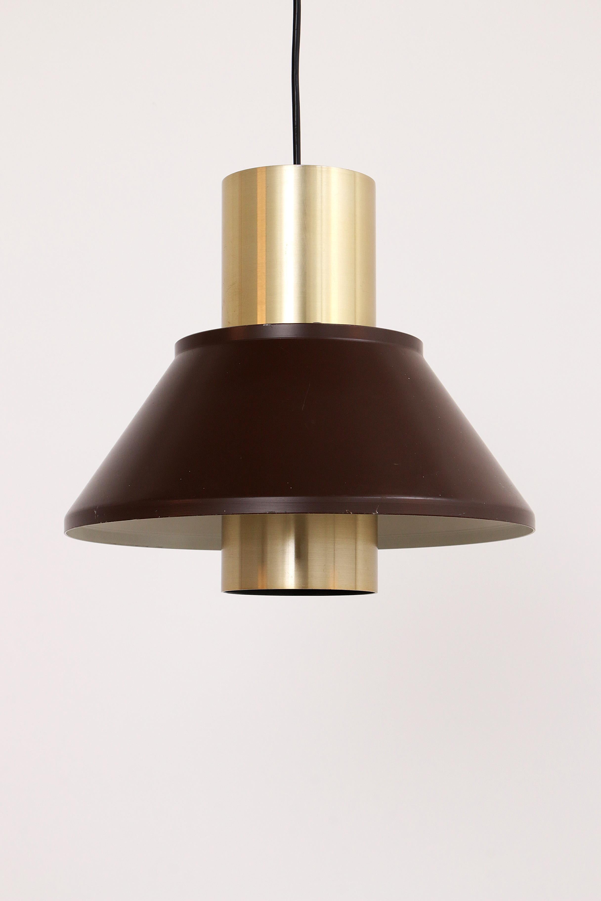 Discover the timeless beauty of the Vintage Jo Hammerborg Pendant Lamp, an authentic piece of design history manufactured by Fog & Morup in the 1970s. This pendant lamp is not only a lighting object, but also a work of art that embodies the essence