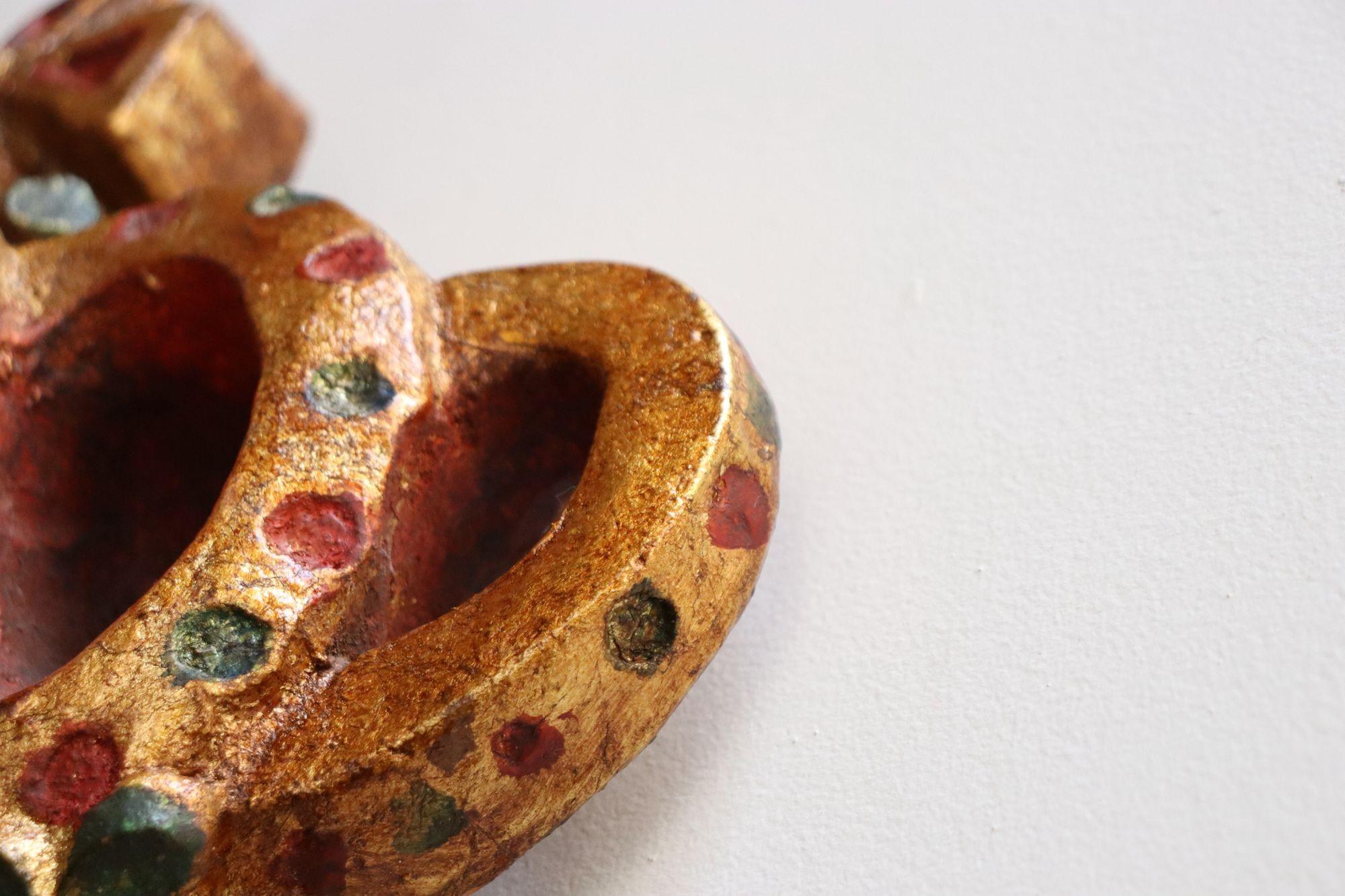 Panneau de commerce de Bakery vintage peint en composite Pretzel and Crown Mirrored Jo Mead en vente 2