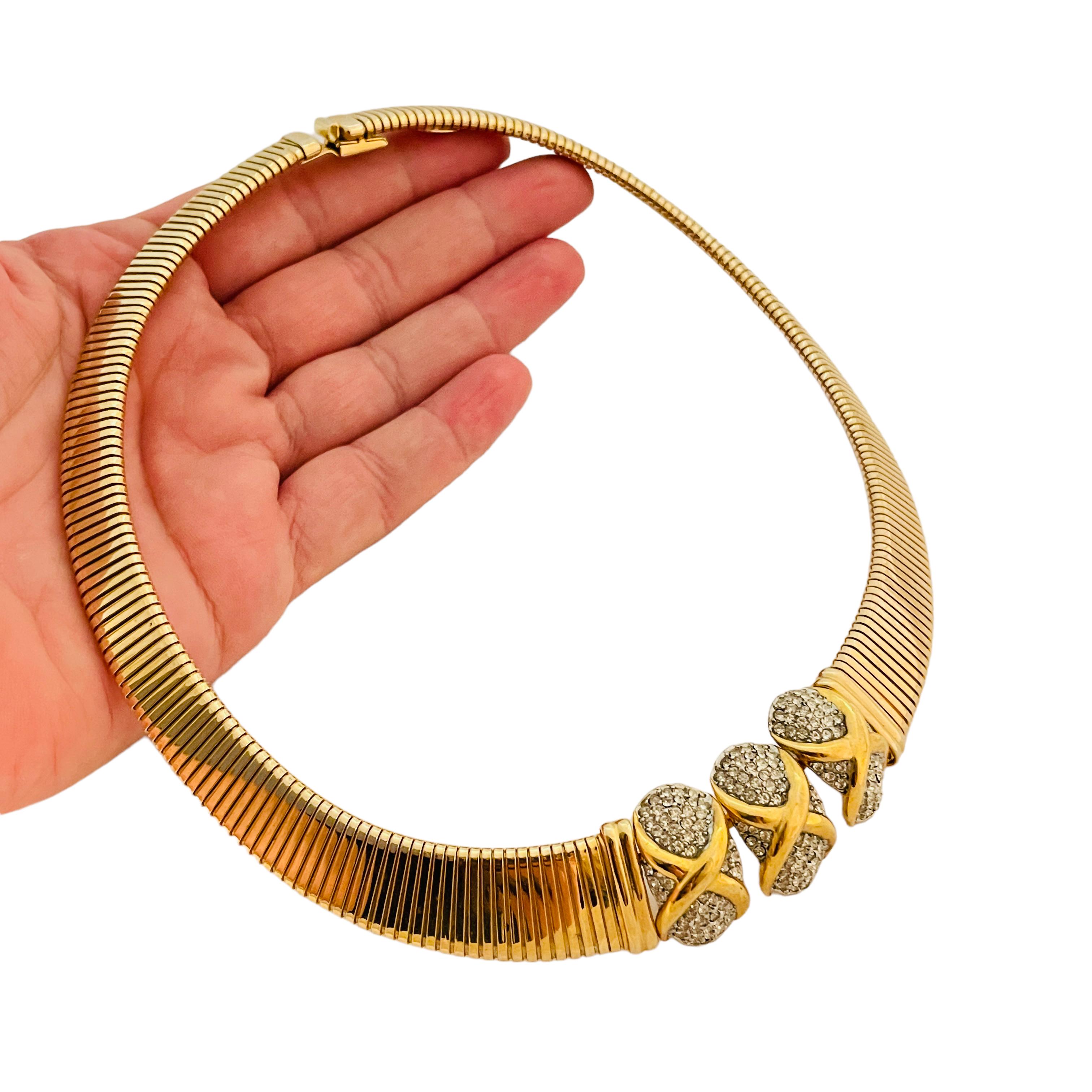 Vintage JOAN COLLINS gold rhinestone omega chain designer runway necklace In Good Condition For Sale In Palos Hills, IL