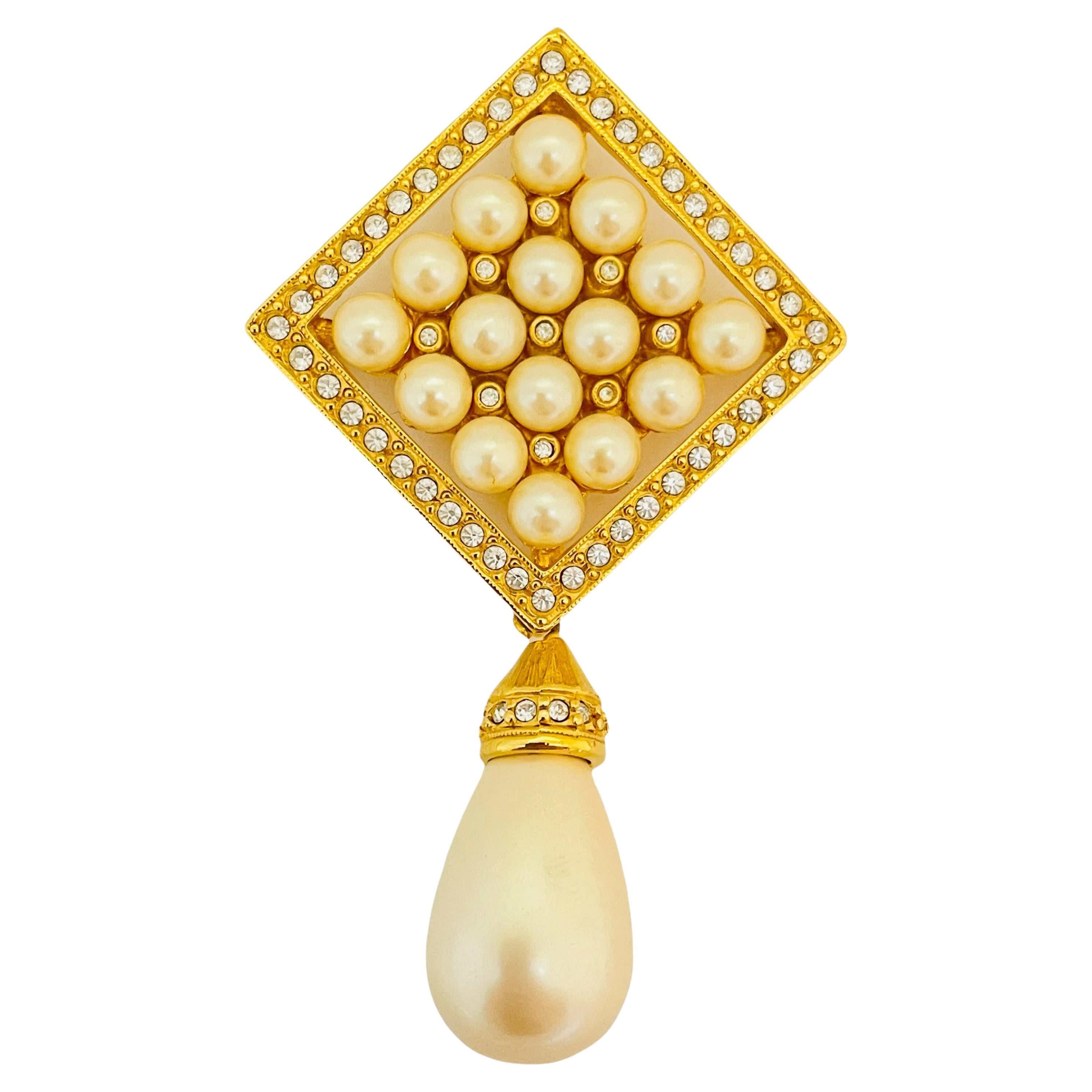Vintage JOAN RIVERS gold rhinestone dangle pearl designer runway brooch necklace For Sale