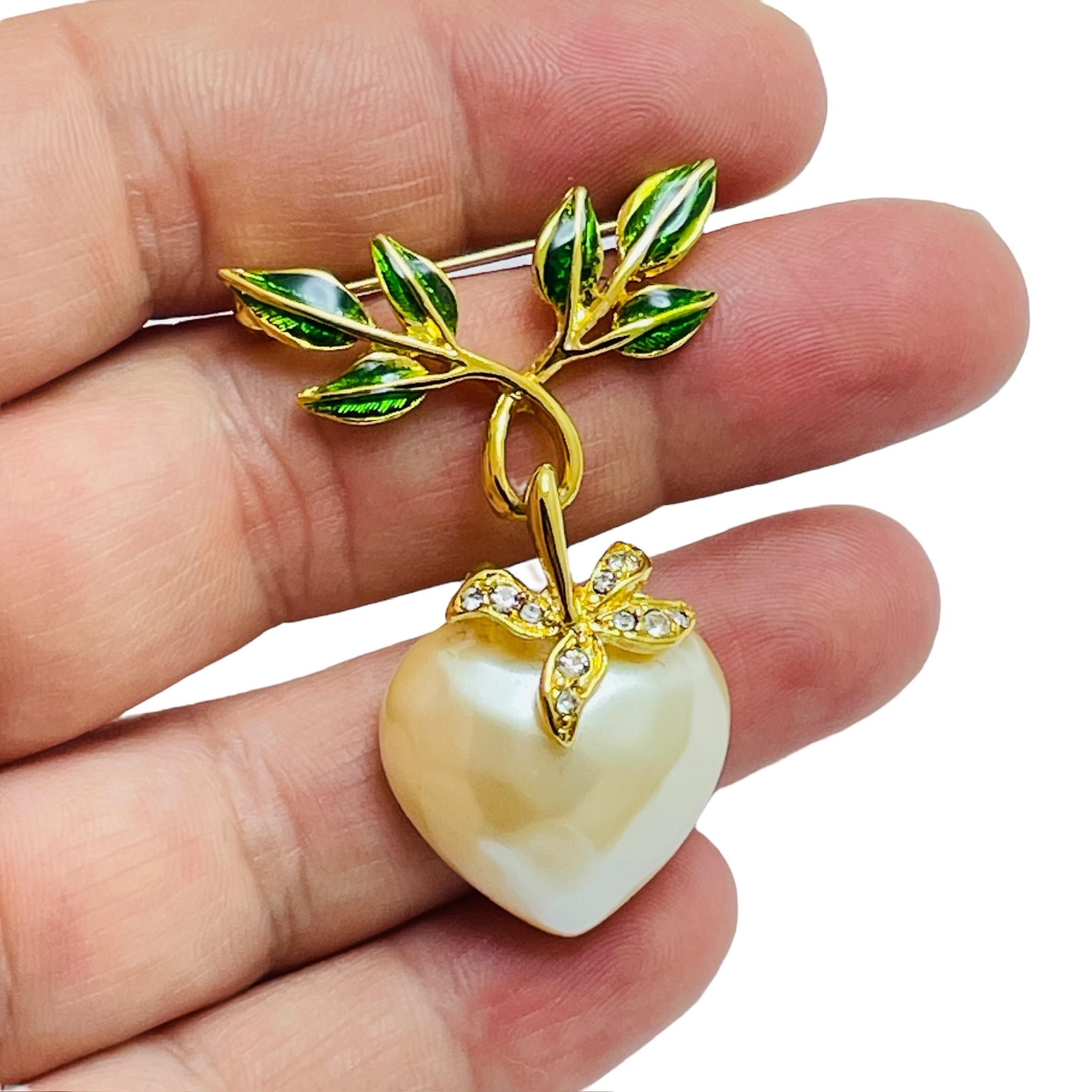 Women's Vintage JOAN RIVERS signed gold tone faux heart pearl rhinestone dangle brooch For Sale