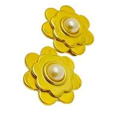 Vintage JOAN RIVERS signed matte gold pearl designer clip on earrings