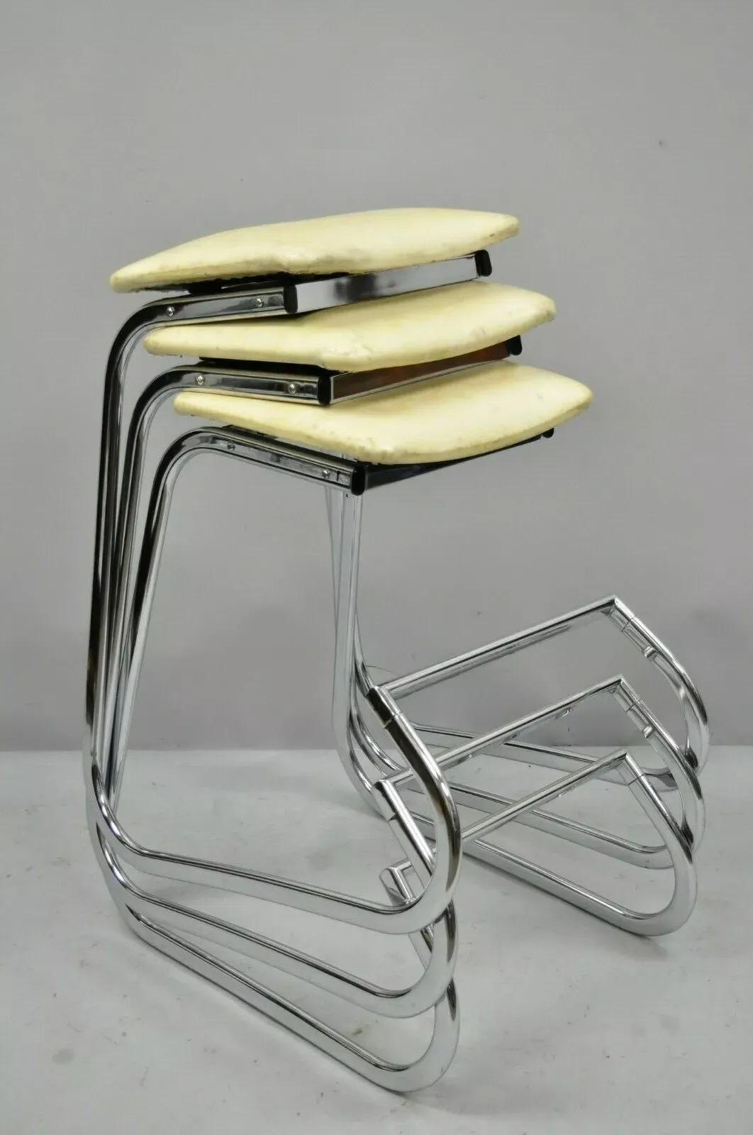 Vintage John Behringer für Stendig Chrome Modern Prometheus Bar Stools - Set von 3. Item Features (3) stapelbar Chrom Metallrahmen, Vinyl gepolsterte Sitze, original Label, schlanke skulpturale Form. Circa Mitte des 20. Jahrhunderts. Abmessungen: