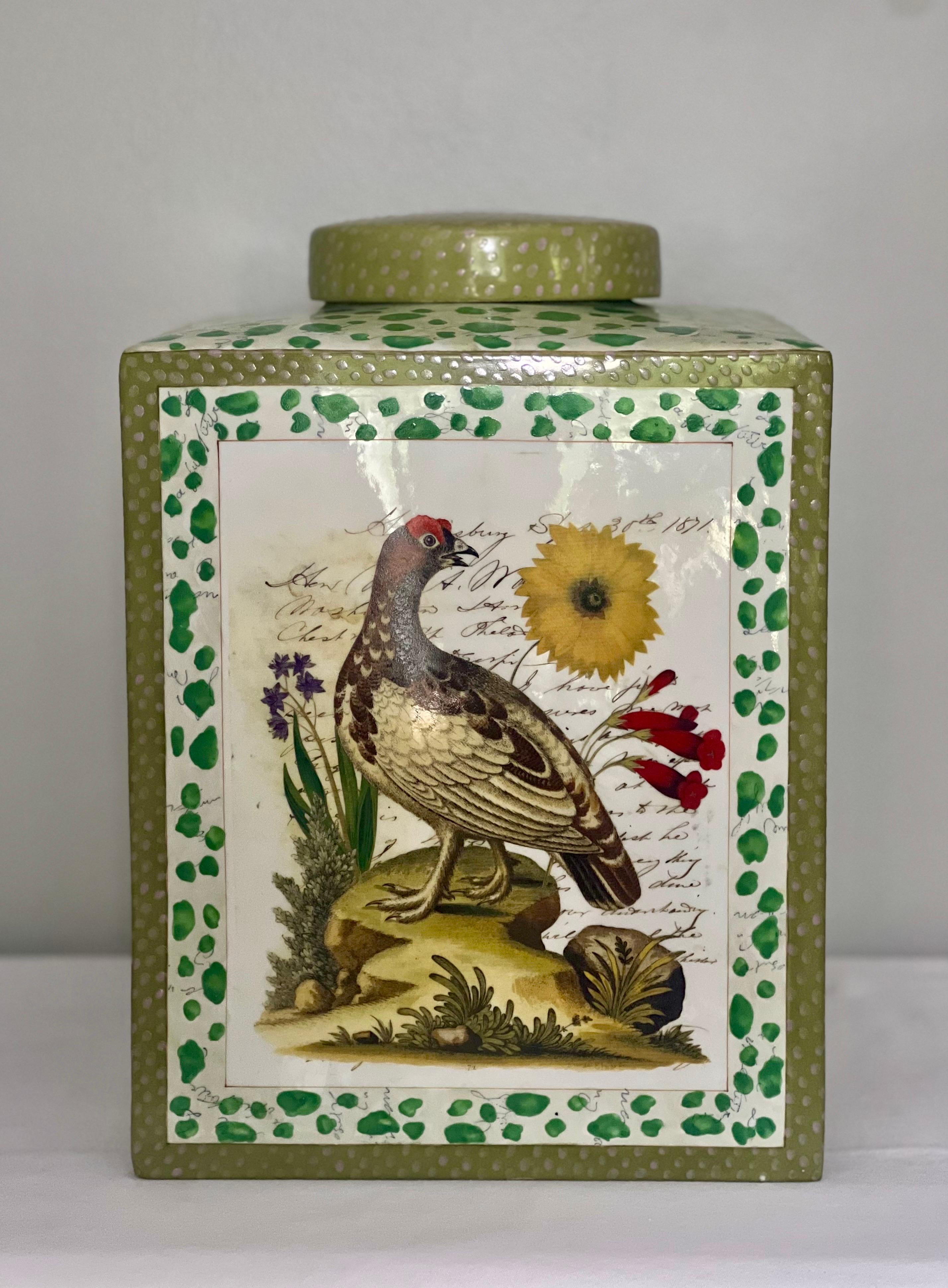 Américain John Derian grand pot carré à couvercle en porcelaine avec oiseaux et feuillage en vente