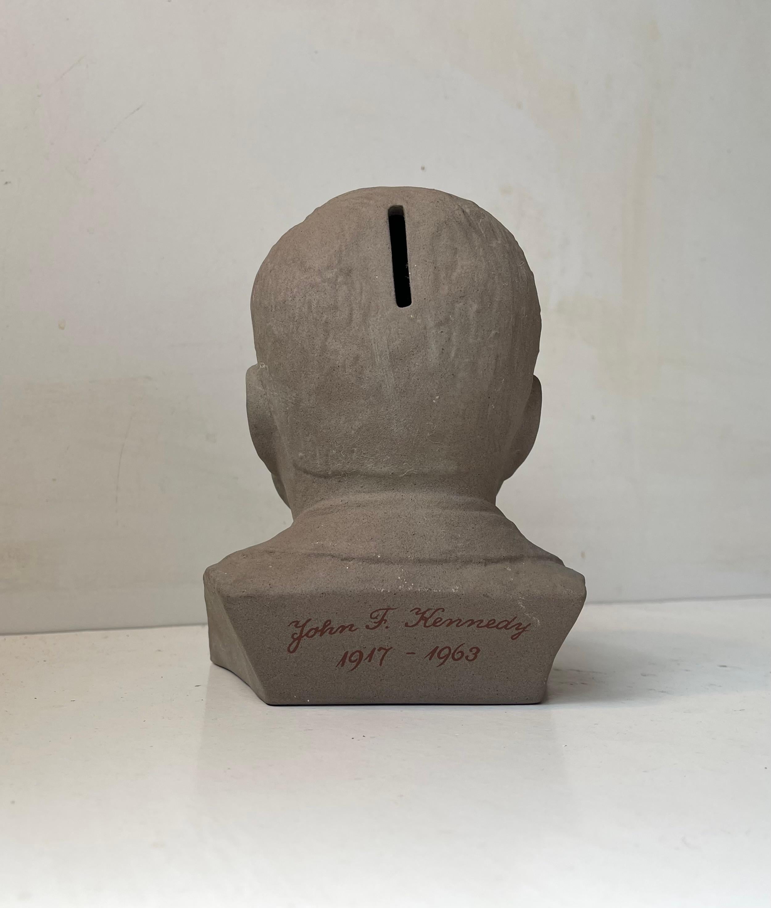 Busto antiguo de John F. Kennedy en cerámica, 1980 en Bueno estado para la venta en Esbjerg, DK