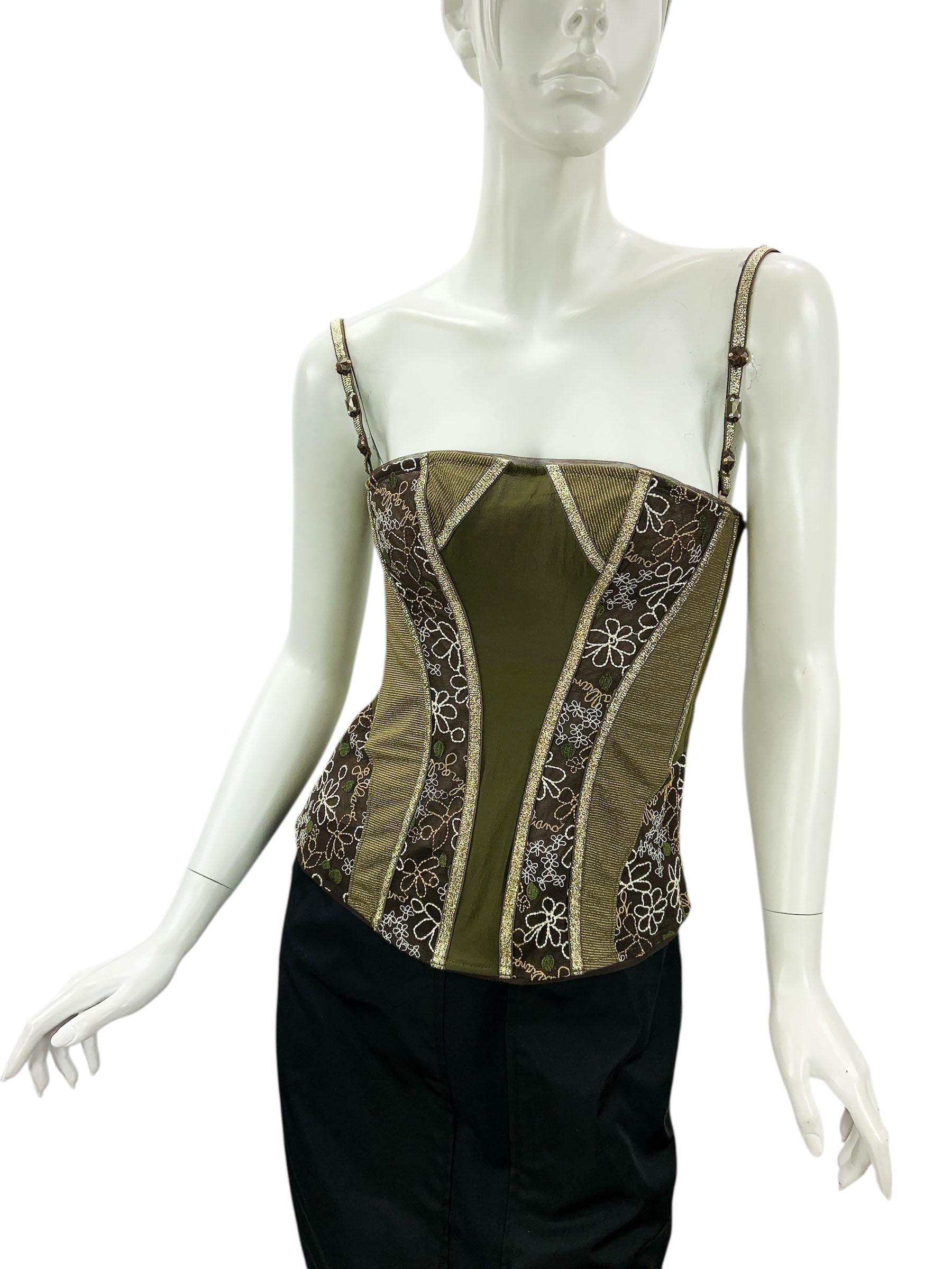 Vintage & Up, Raro John Galiano Bustier in pizzo trasparente disossato con ricami Up&Up
USA - M, UE - 2, italiano - 3, francese - 2.
Questo favoloso corsetto è caratterizzato da pannelli ricamati a fiori trasparenti di colore marrone con il nome di