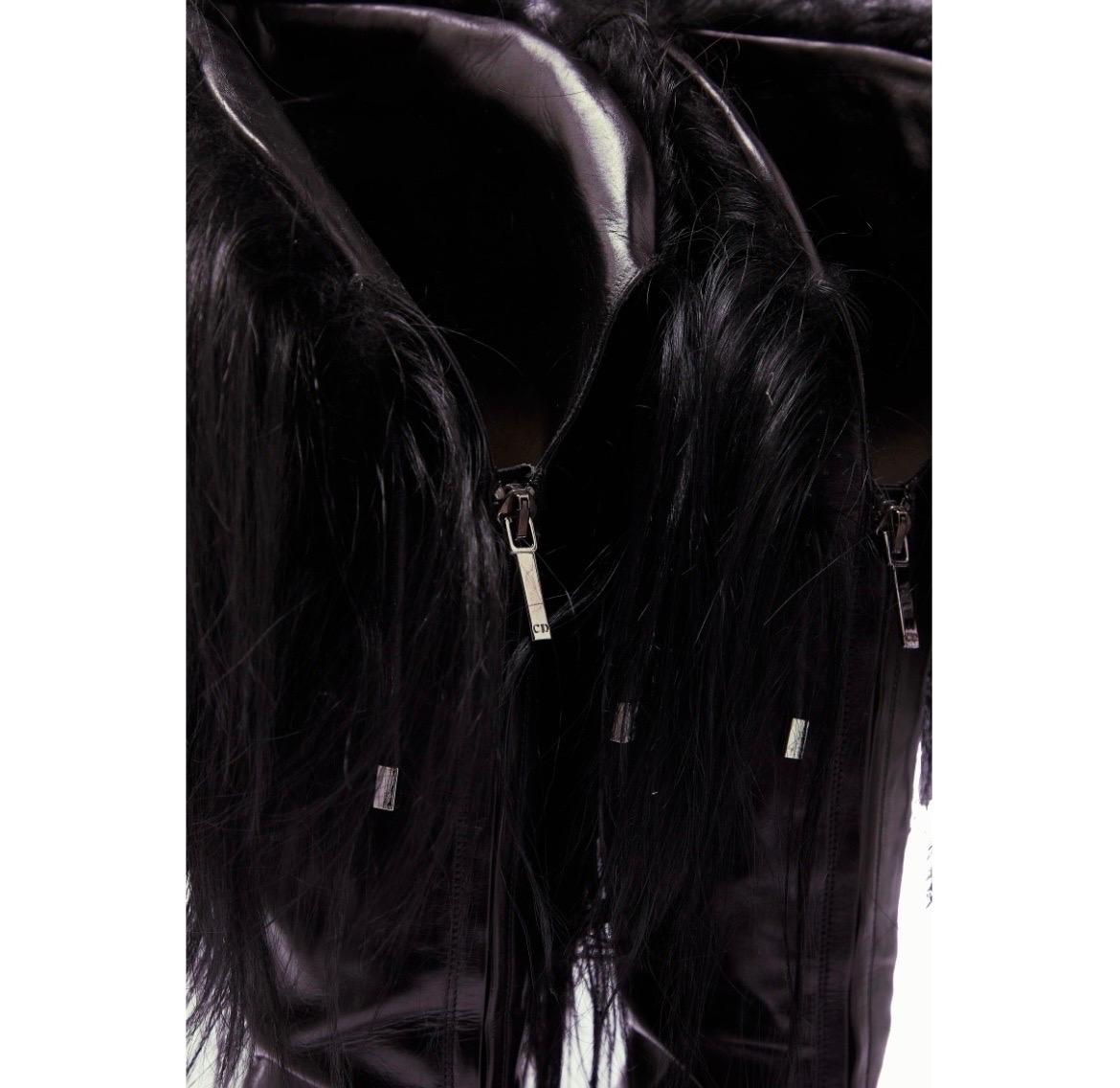 John Galliano for Christian Dior d'epoca Stivali in pelle nera con pelliccia di yak In condizioni ottime in vendita a Montgomery, TX