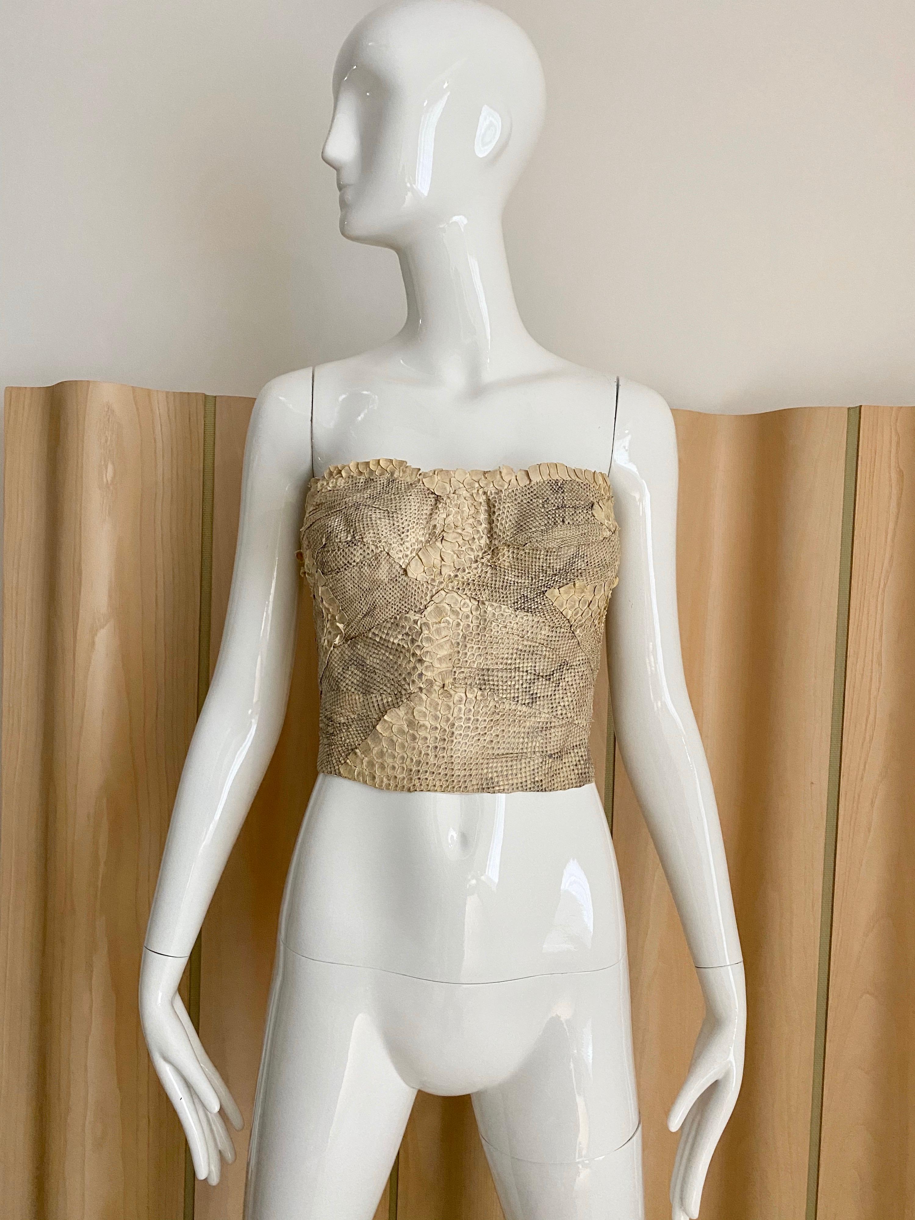 Incredible sexy John Galliano snake skin bustier. Best fir size 4 Us 
Bust measurement :34”  /Smaller part of torso : 18” / Bustier length : 10”
**if you want speedy delivery, please choose fedex express.

