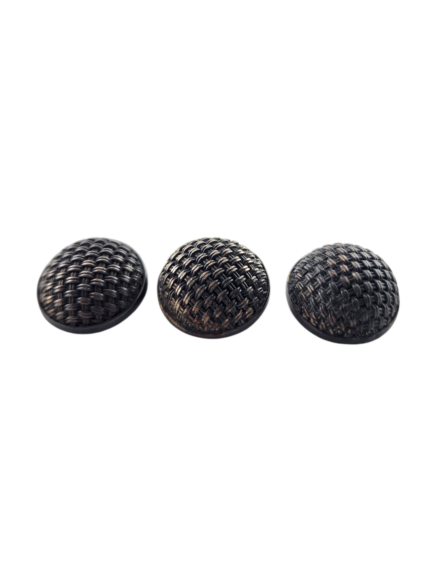 Vintage John Hardy Sterling Silver Set of 3 Basket Weave Buttons

These beautiful basket weave buttons by designer John Hardy were meticulously crafted from sterling silver!

Size: 19.5mm X 19.5mm X 8.3mm

Weight: 12.89 g/ 8.29 dwt

Hallmark: JH 925