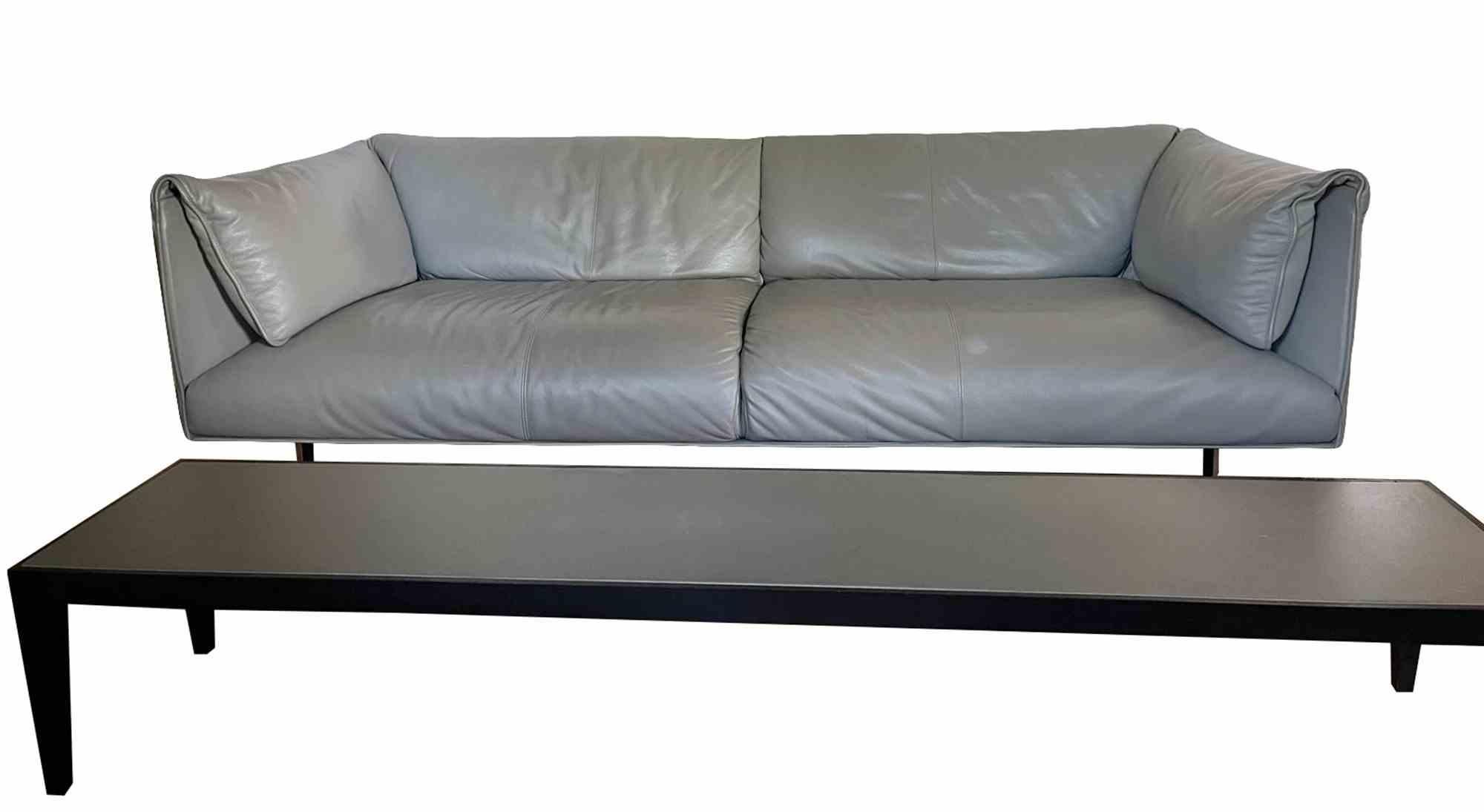 italien John Canapé à trois places et table basse vintage en cuir, Italie, années 1980 en vente