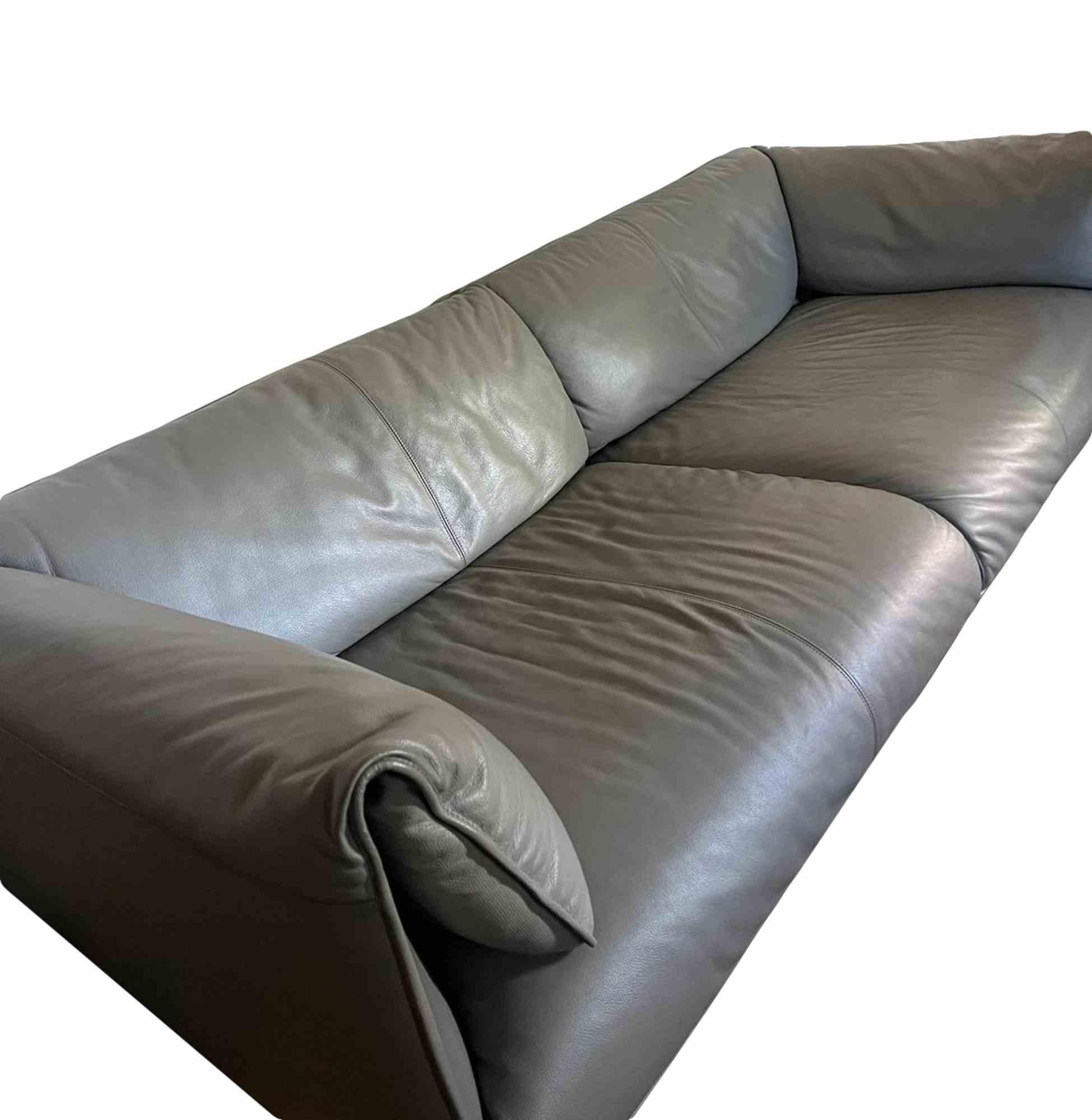 Cuir John Canapé à trois places et table basse vintage en cuir, Italie, années 1980 en vente