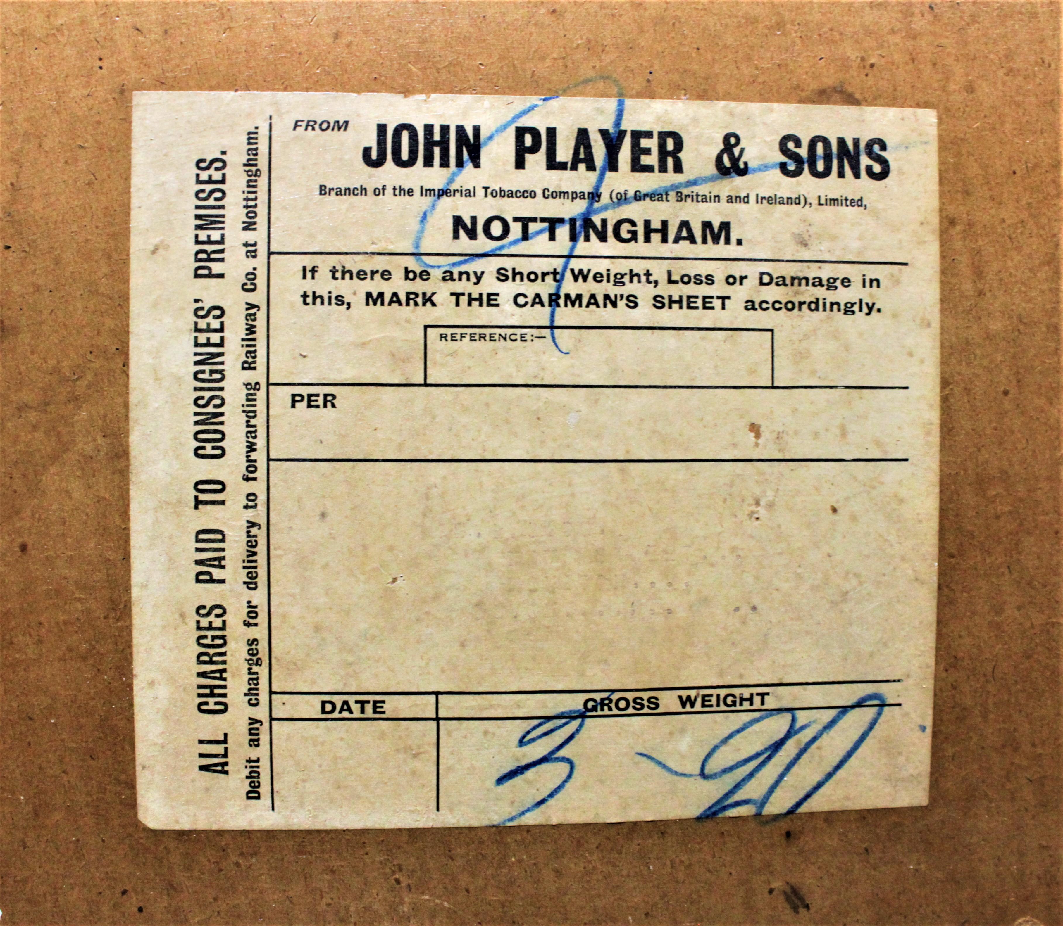 Vintage - John Players - Publicité pour les cigarettes taillées en bleu marine - Crate ou boîte d'expédition en vente 1