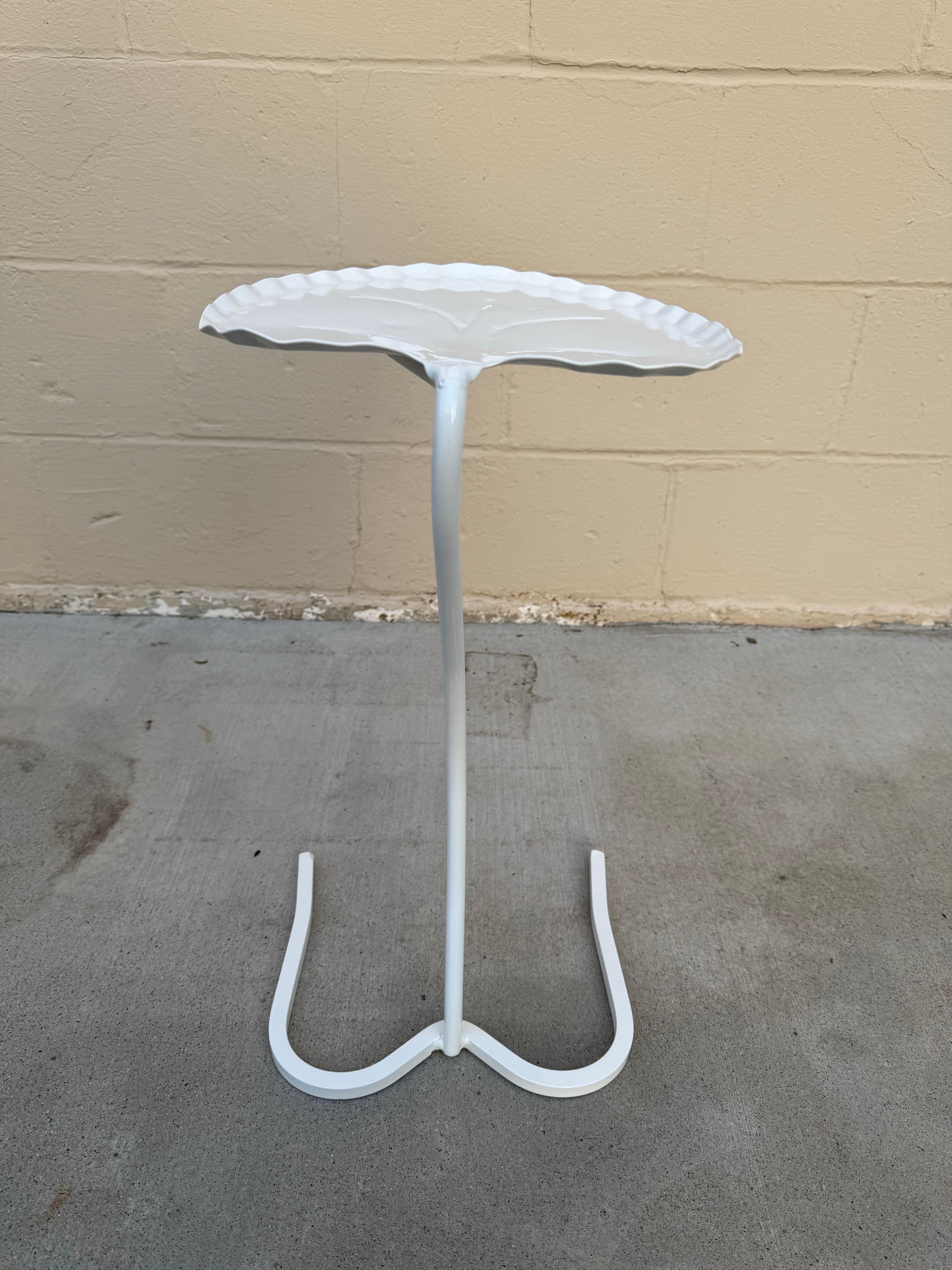 Mesa auxiliar vintage John Salterini con forma de hoja de azucena en venta 5