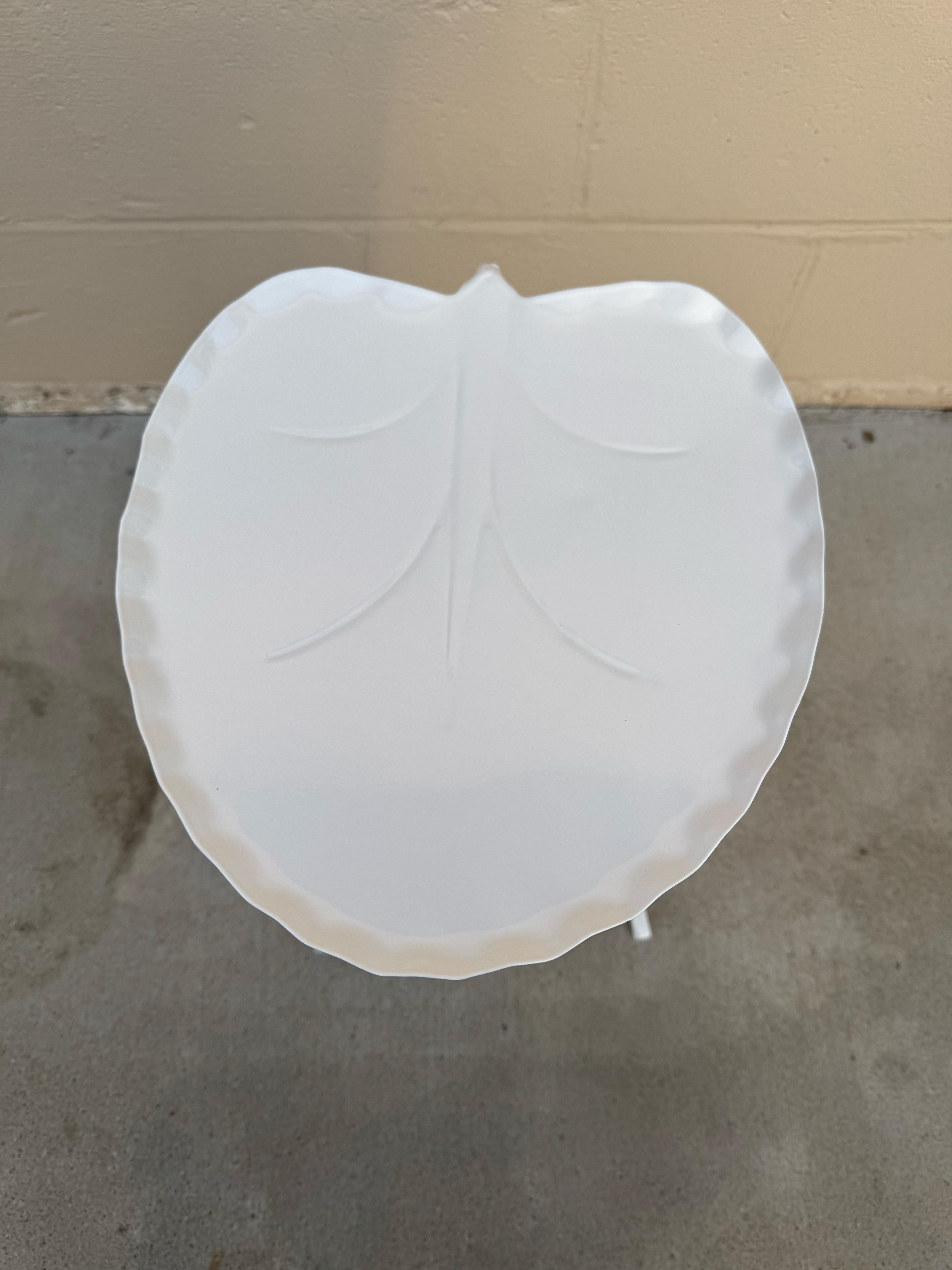 Mesa auxiliar vintage John Salterini con forma de hoja de azucena en venta 6