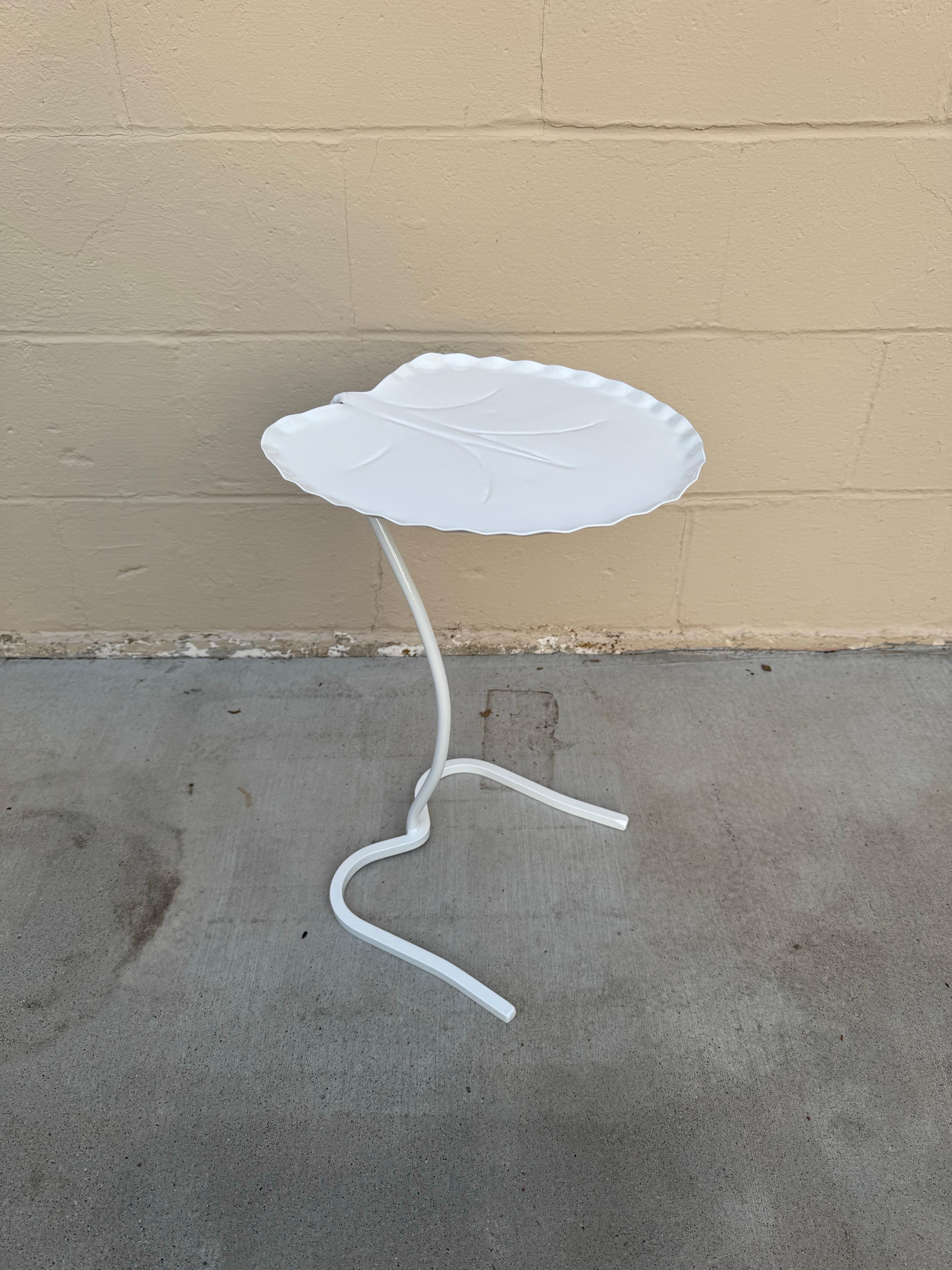 Mesa auxiliar vintage John Salterini con forma de hoja de azucena en venta 2