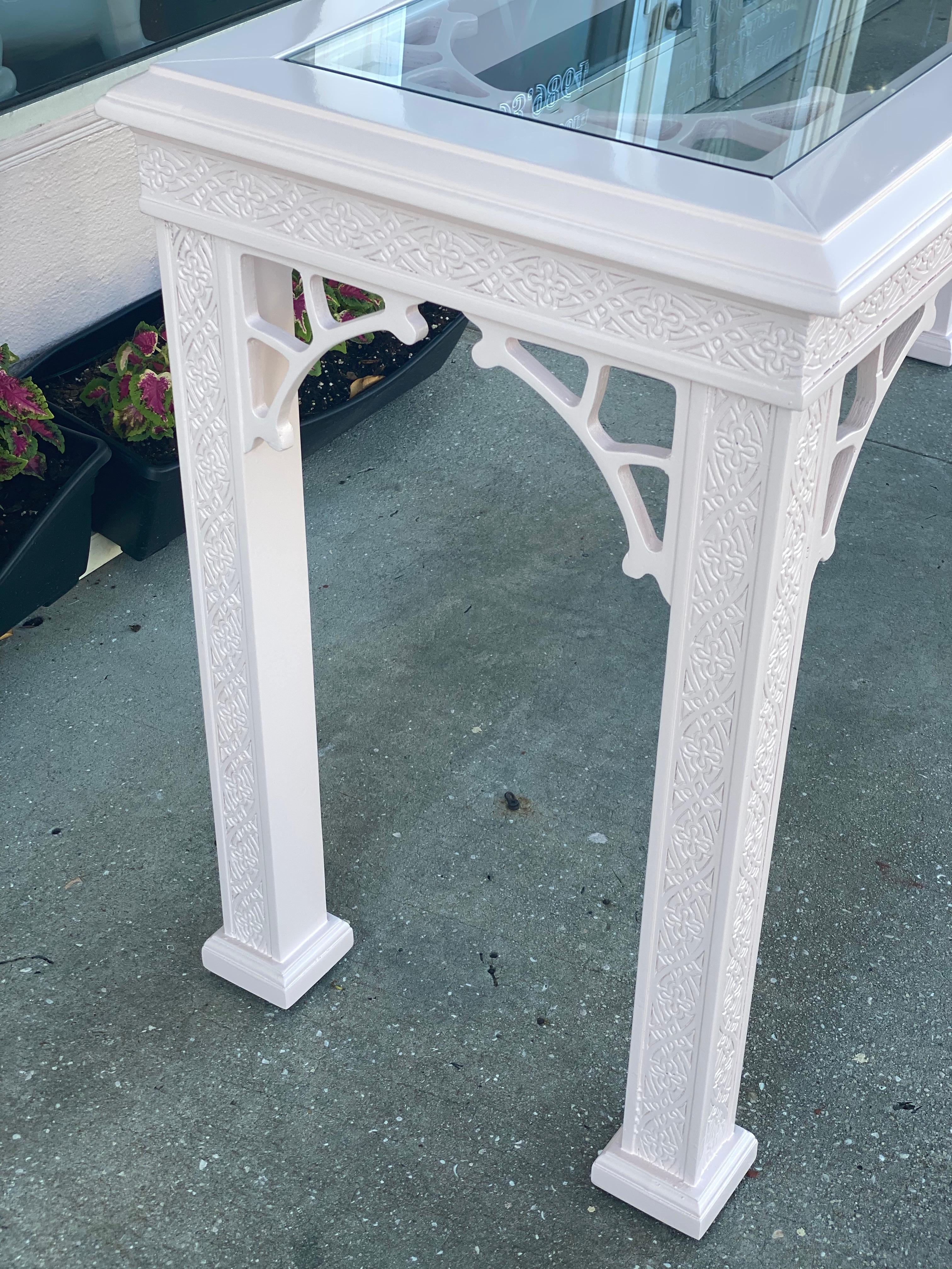 Vintage John Stuart Palm Beach Coral Lacquered Fretwork Console Table Glass Top In Good Condition For Sale In West Palm Beach, FL