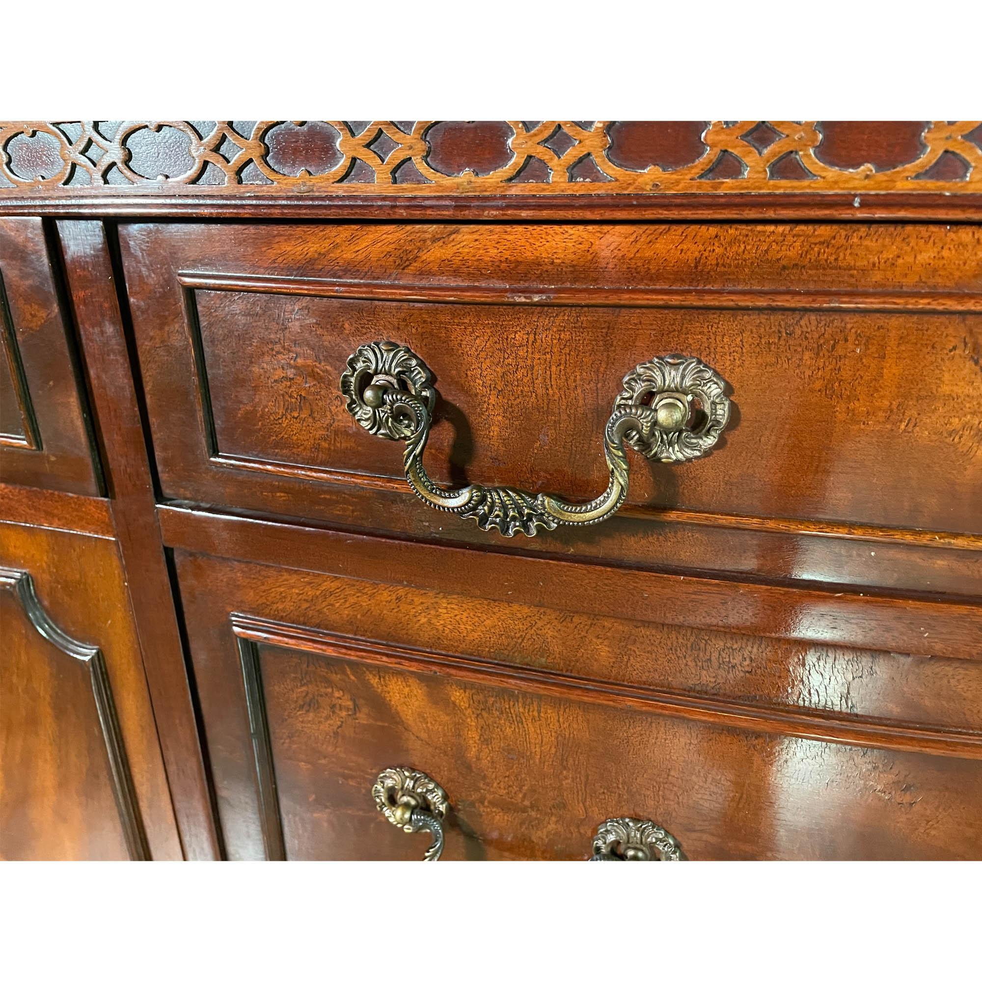 Vintage John Stuart Sideboard In Good Condition For Sale In Annville, PA