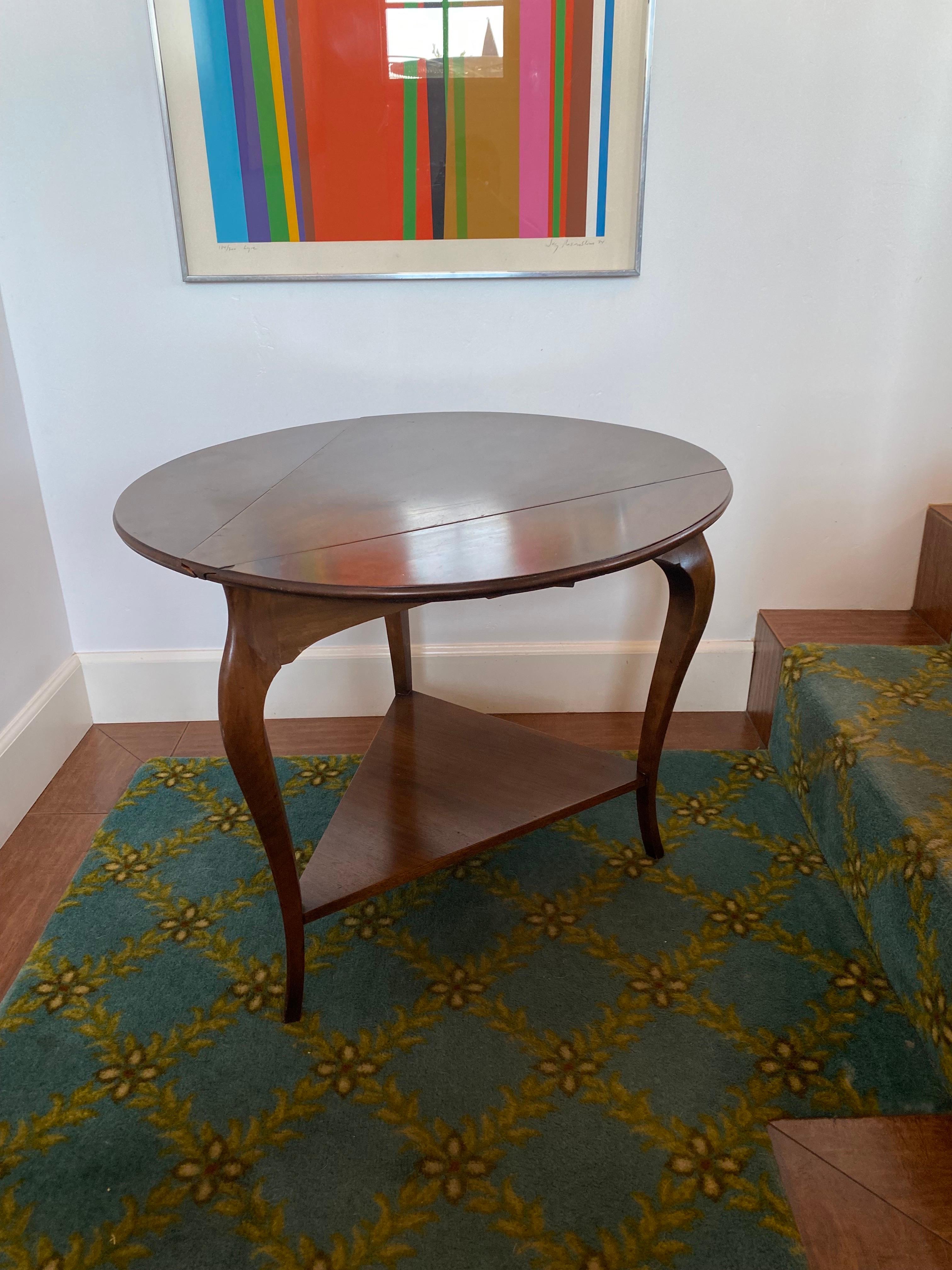 American Vintage John Widdicomb 2 Tier Drop Leaf Walnut Bookmatched Top Accent Table For Sale