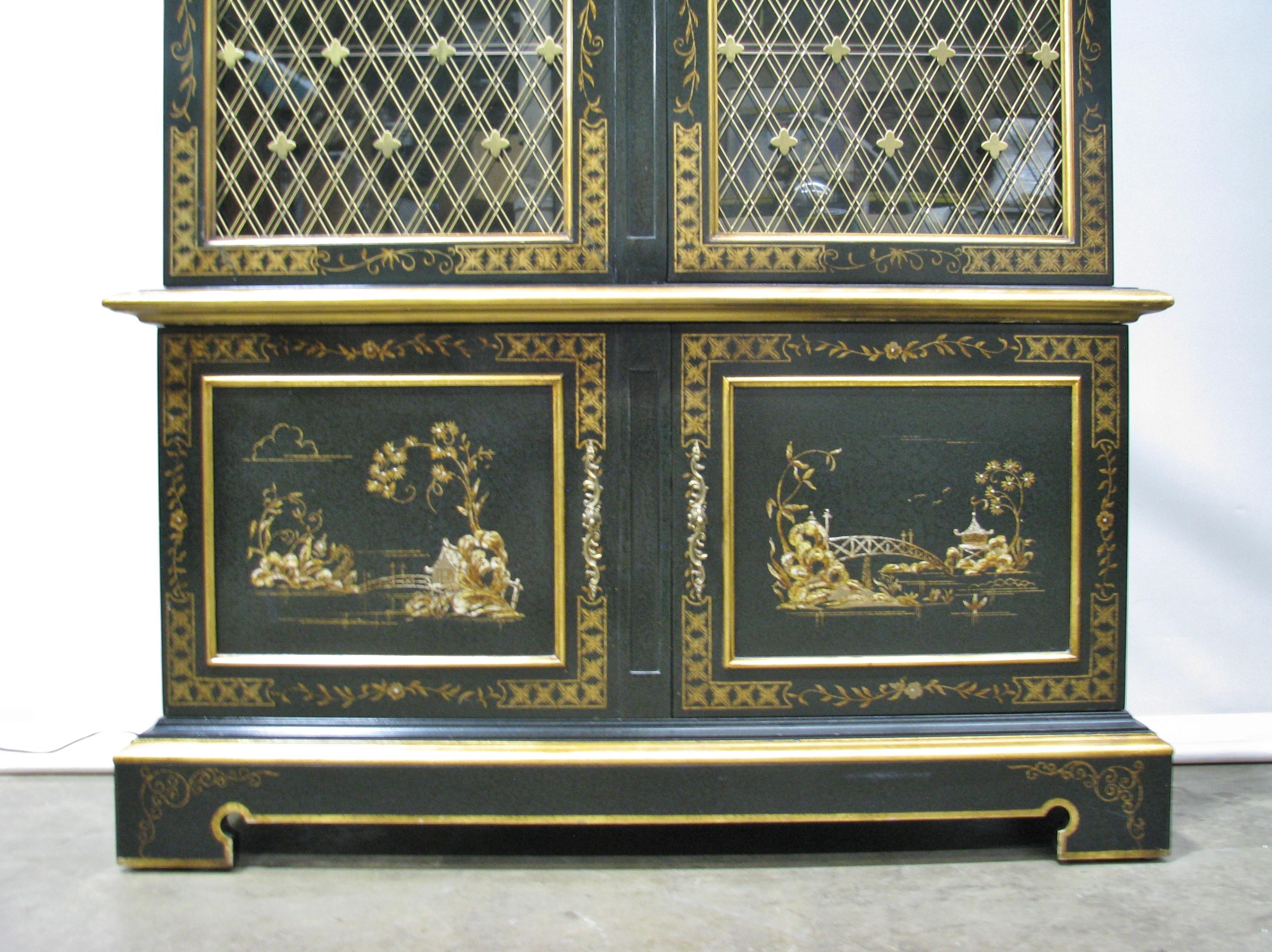 Vintage John Widdicomb Chinoiserie Illuminated Display Cabinet In Good Condition In Geneva, IL