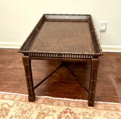 Table basse vintage John Widdicomb, signée Mario Buatta, imitation écaille