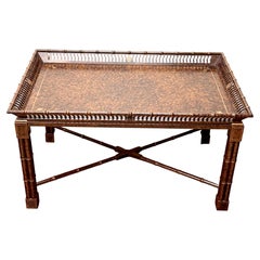 Table basse vintage John Widdicomb, signée Mario Buatta, imitation écaille
