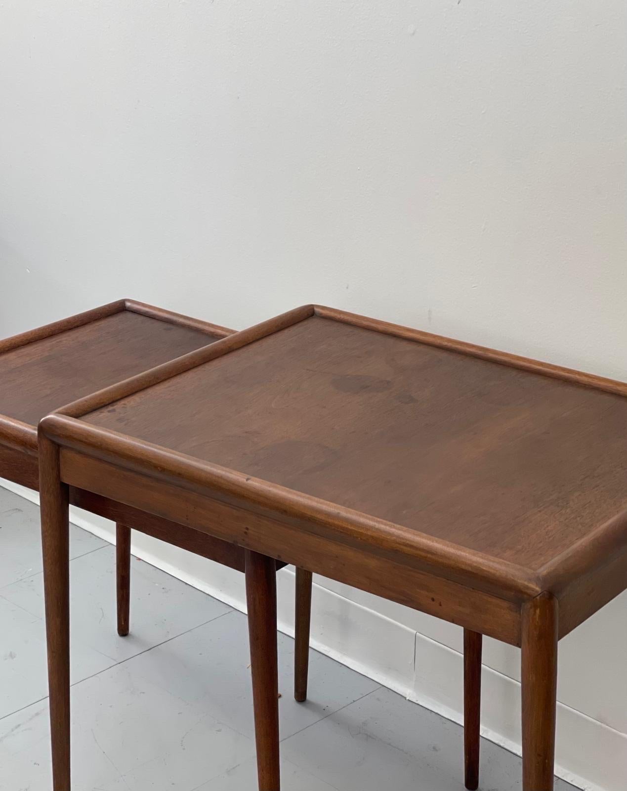 Vintage John Widdicomb Mid Century Modern Mid Century Modern Nesting Table In Good Condition For Sale In Seattle, WA