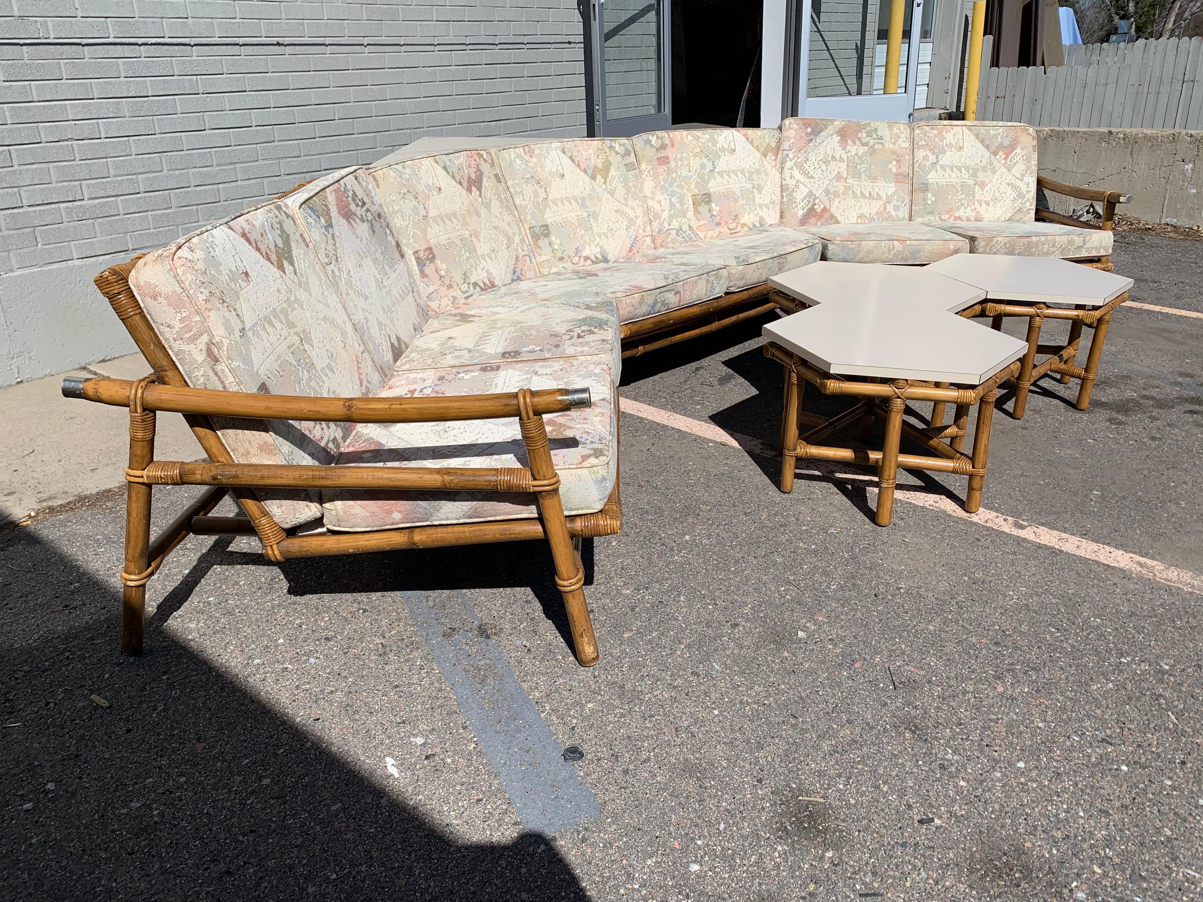 John Wisner per Ficks Reed 3 pezzi e tavolo d'angolo d'epoca In condizioni buone in vendita a Wheat Ridge, CO