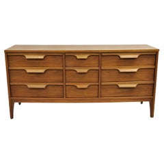Vintage Johnson Carper Mid-Century Modern-Anrichte/Kommode aus Nussbaum mit Formica-Platte